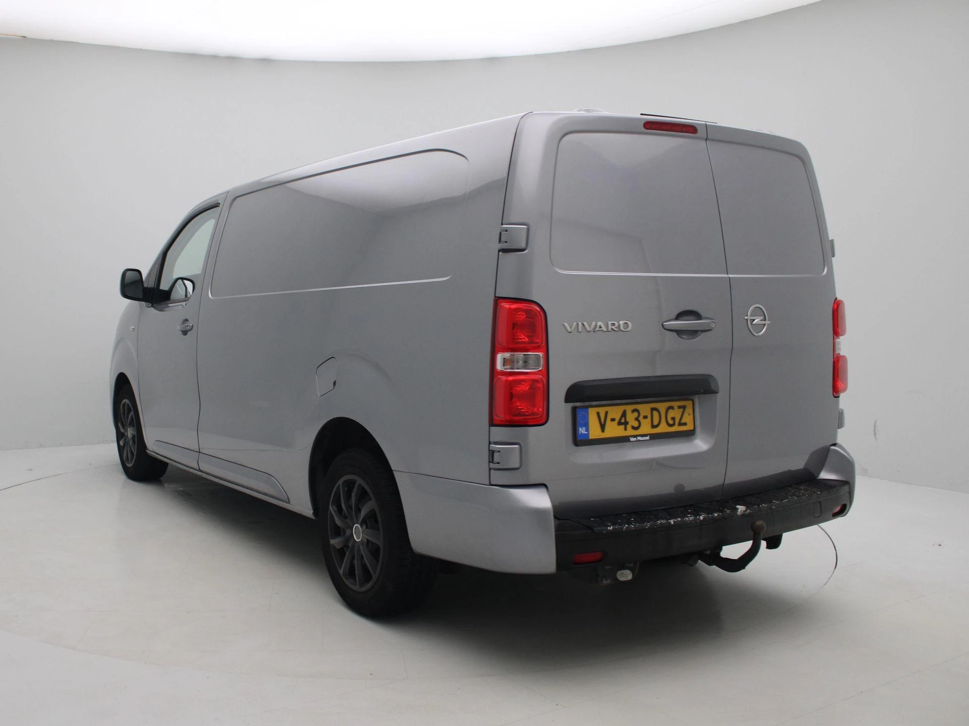 Opel-Vivaro-image-1