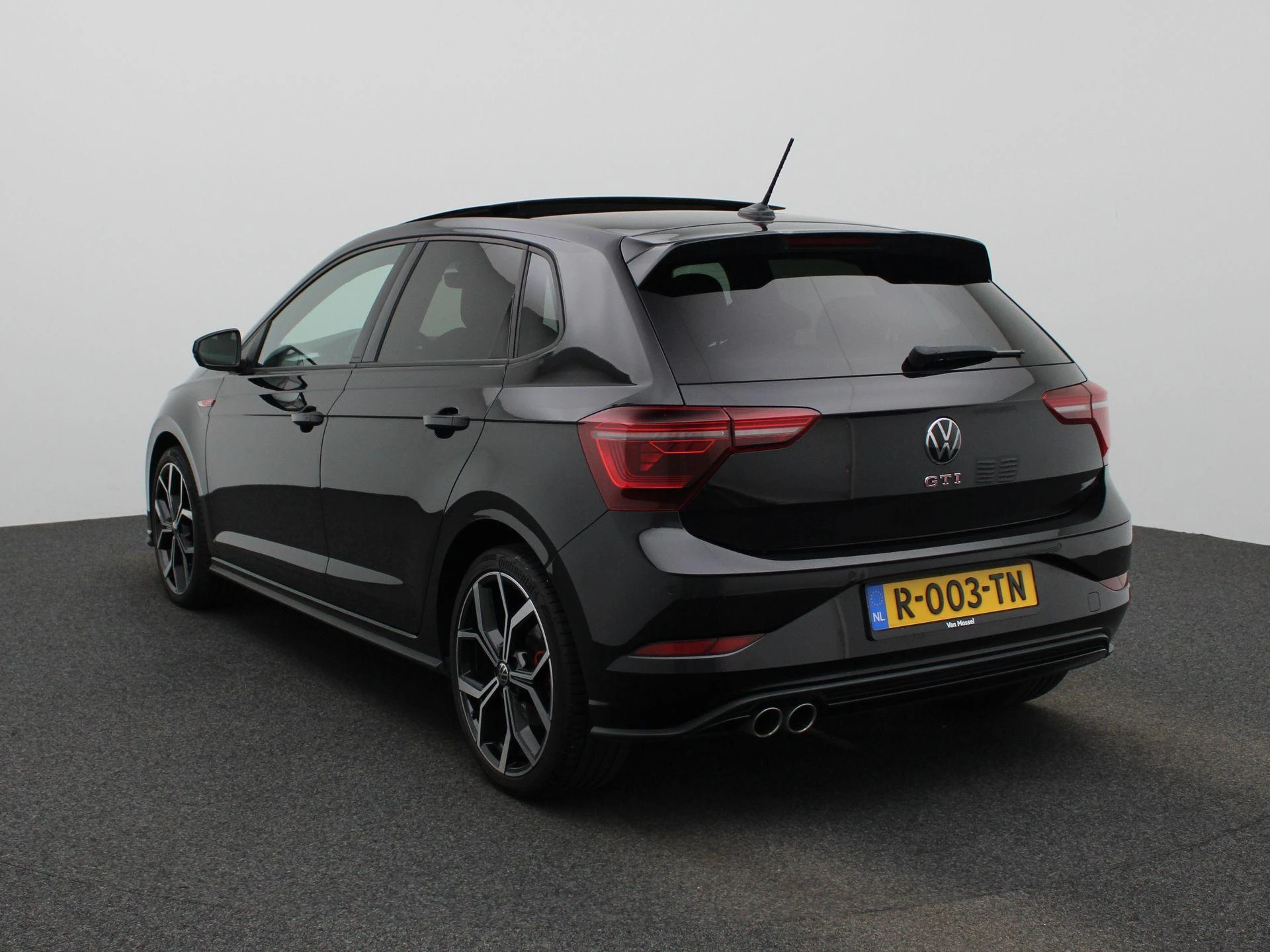 Volkswagen-Polo-image-1