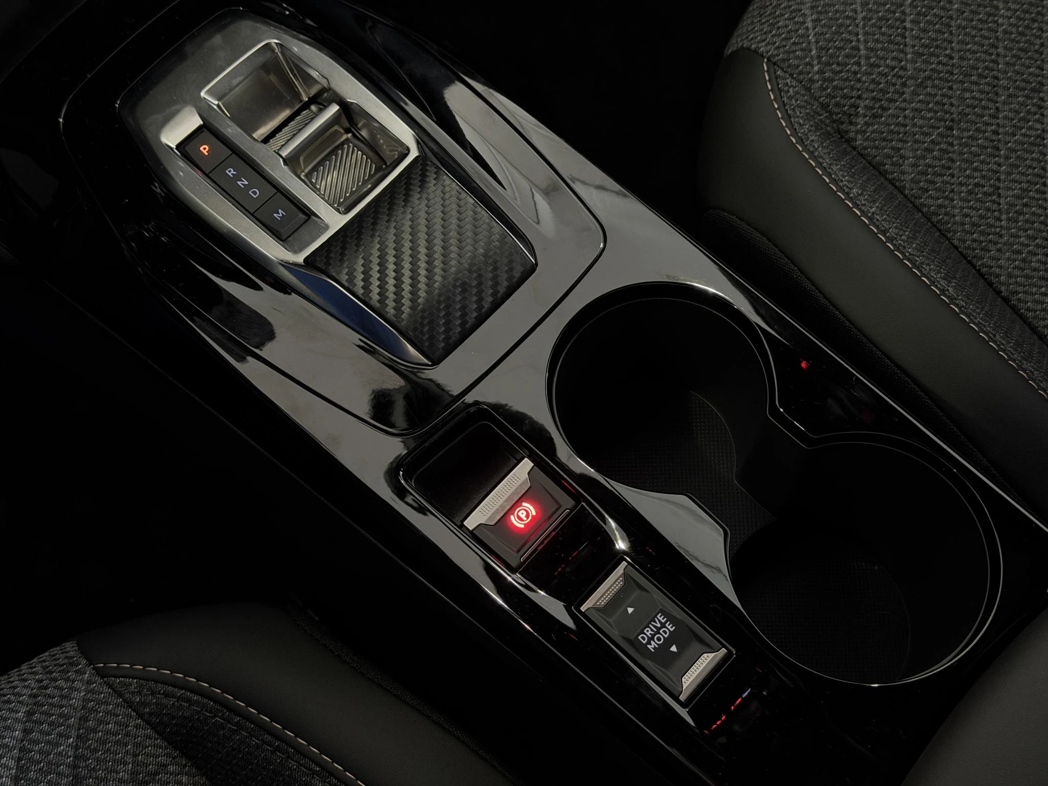 Peugeot 2008 1.2 Hybrid 145 Allure