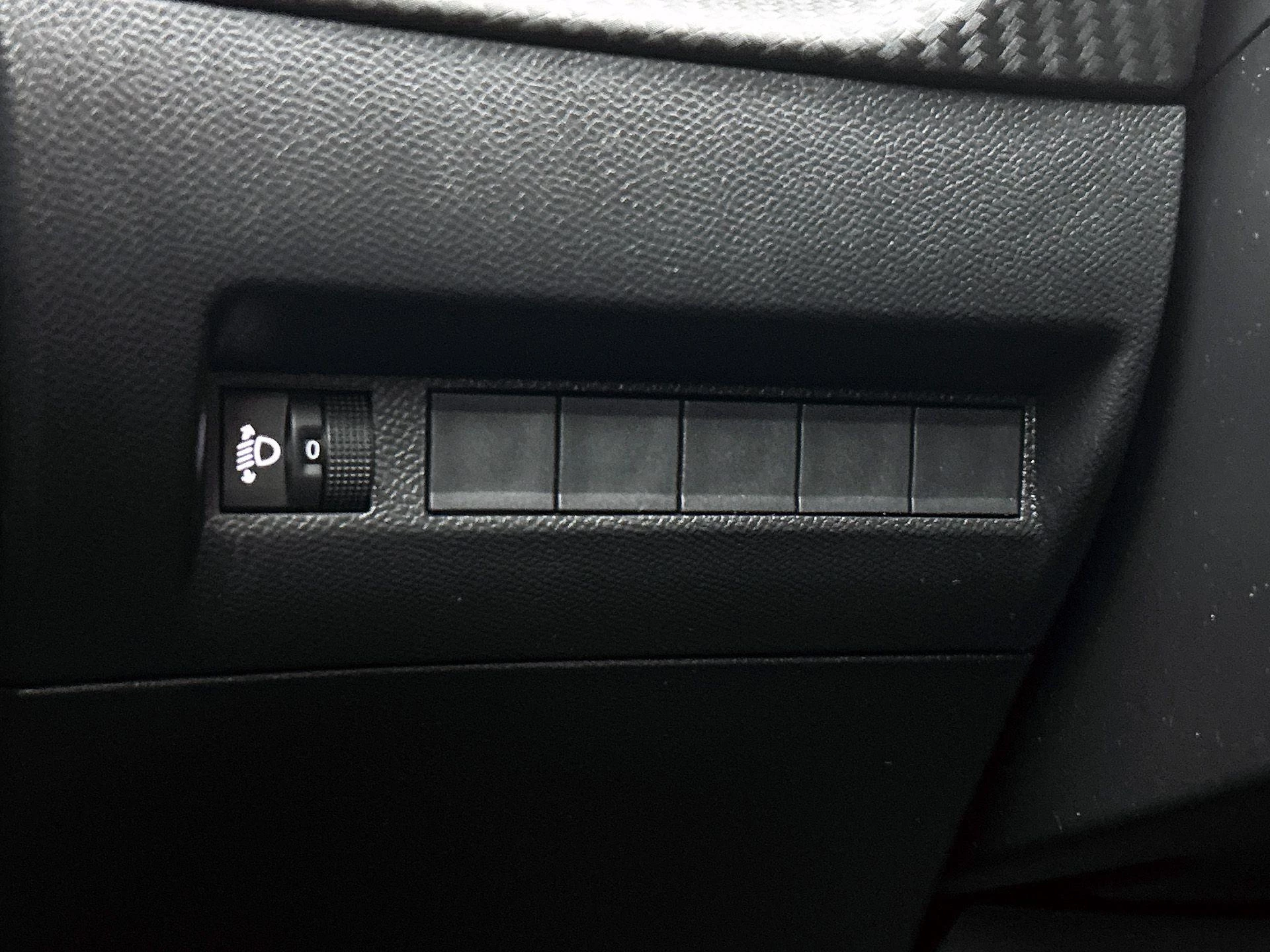 Peugeot-208-image-23