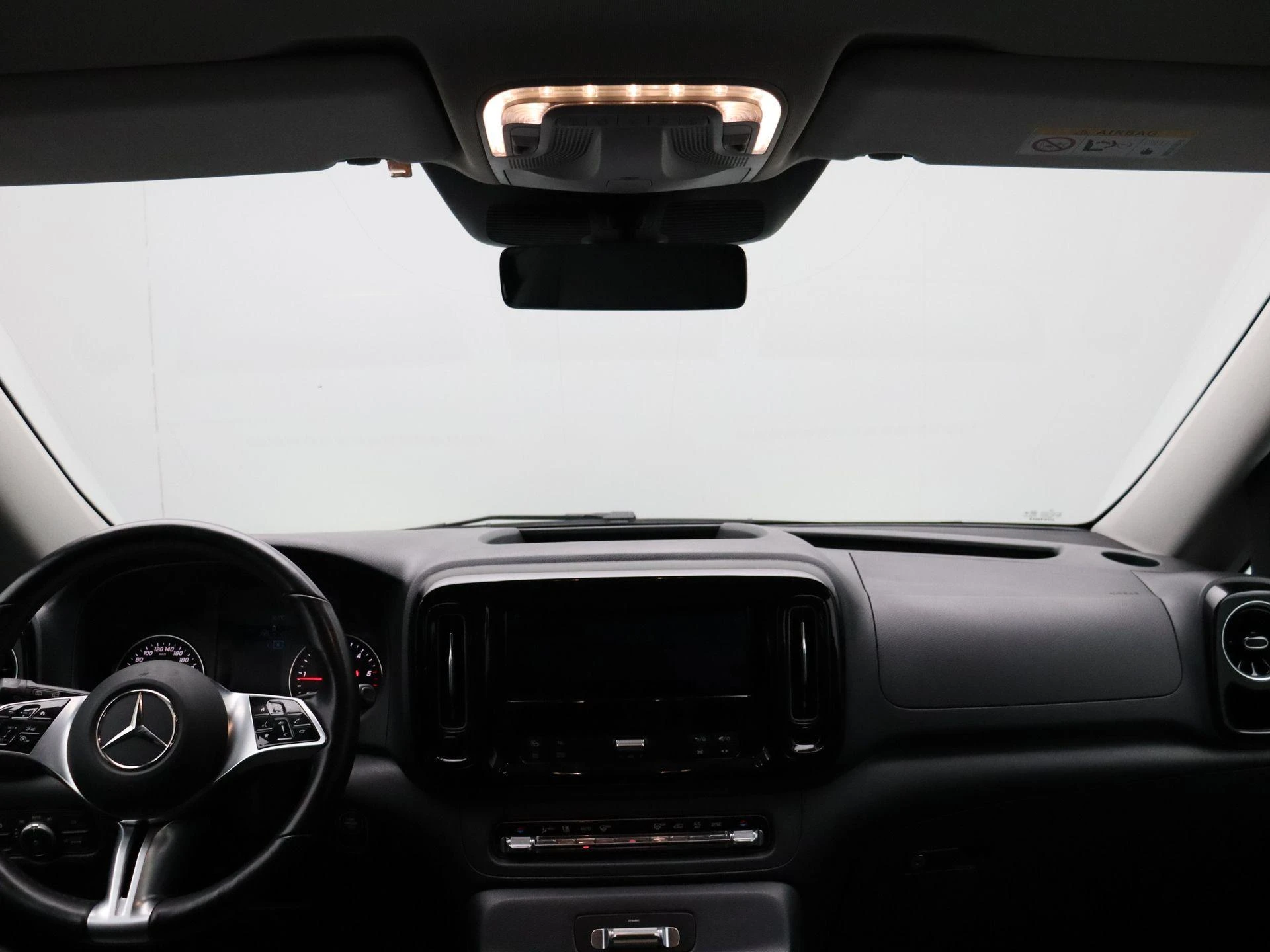 Mercedes-Benz-Vito-image-22