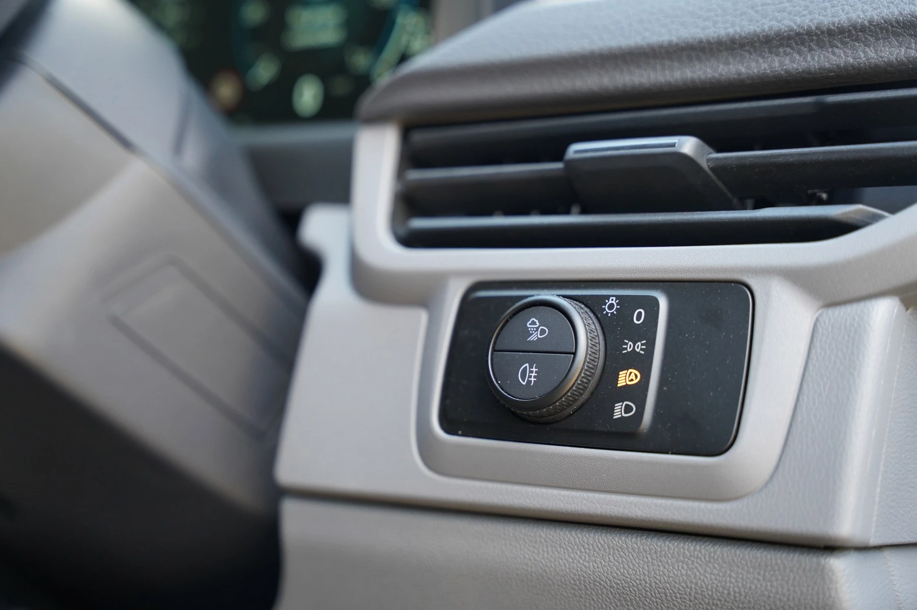 Volkswagen-Transporter-image-29