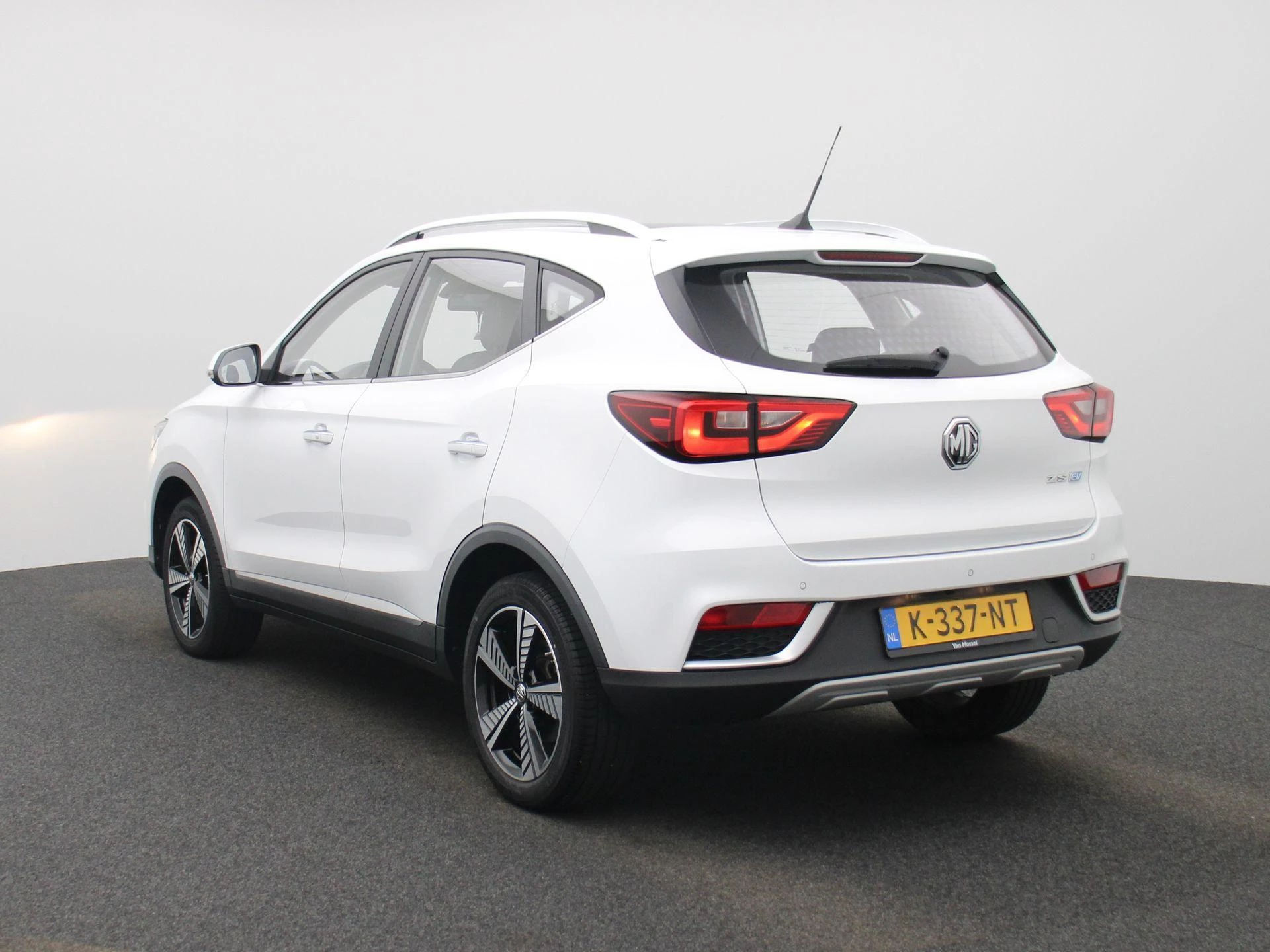 MG-ZS EV-image-1
