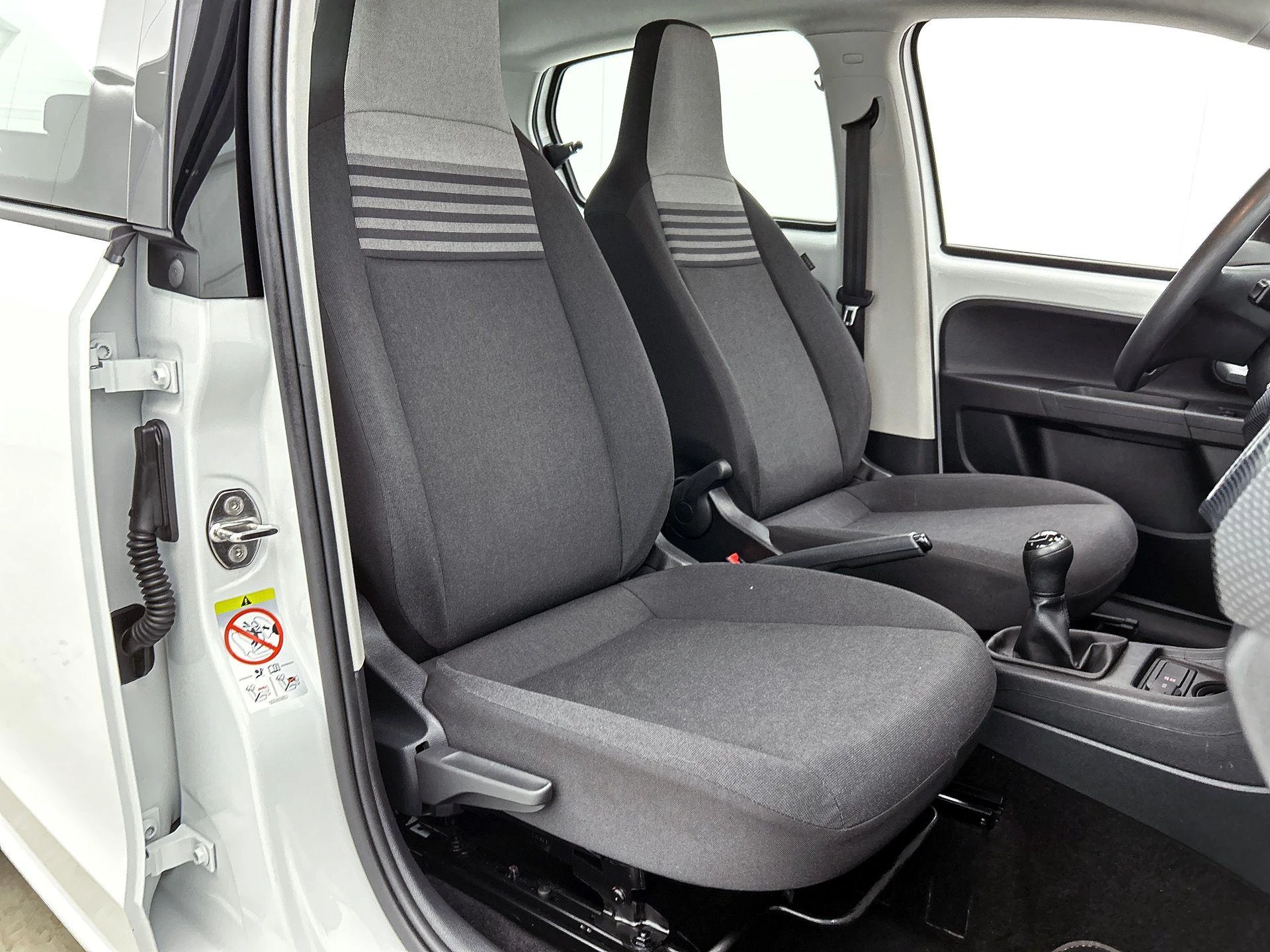 Volkswagen-up!-image-29