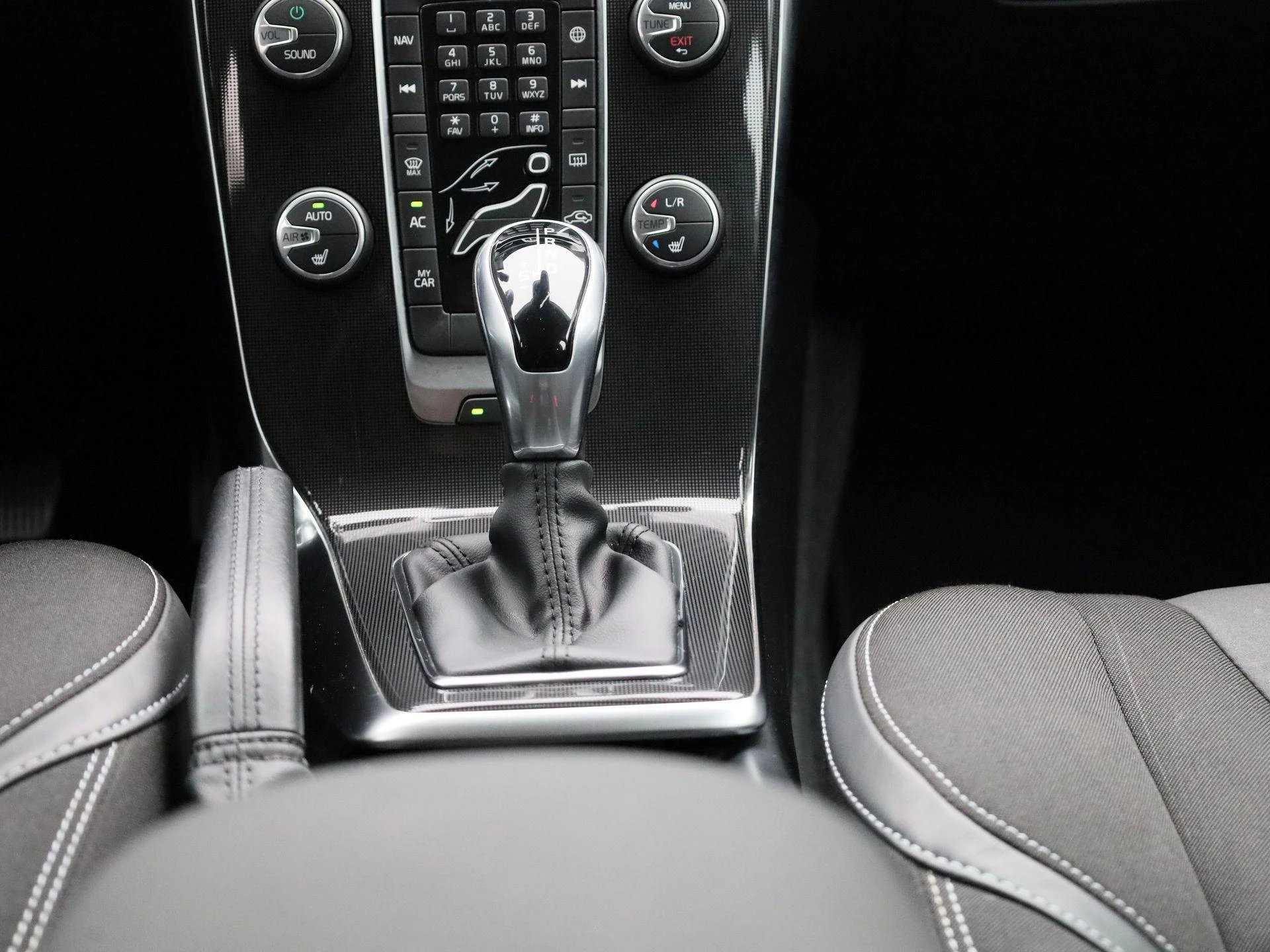 Volvo-V40-image-9