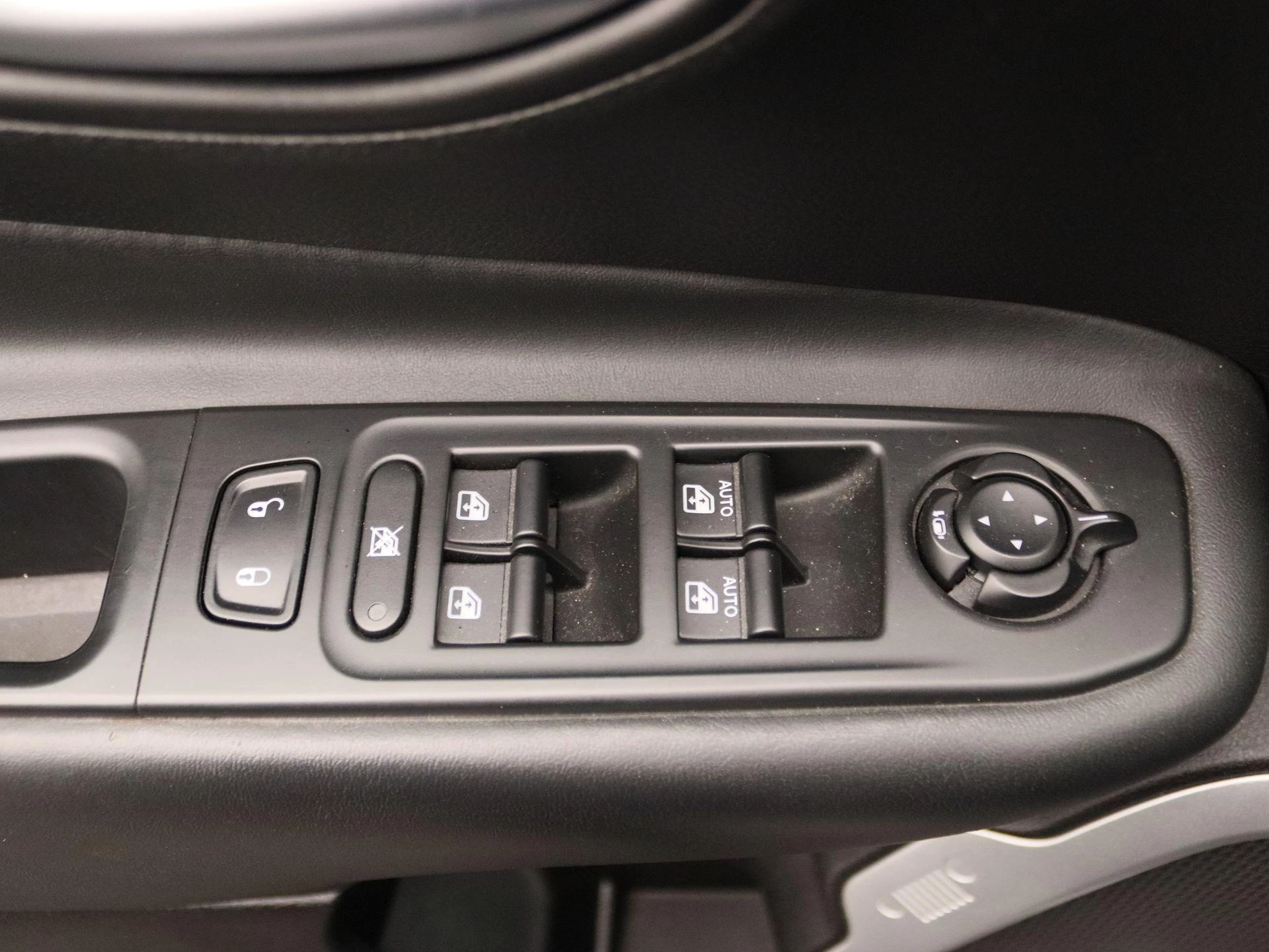 Jeep-Renegade-image-26