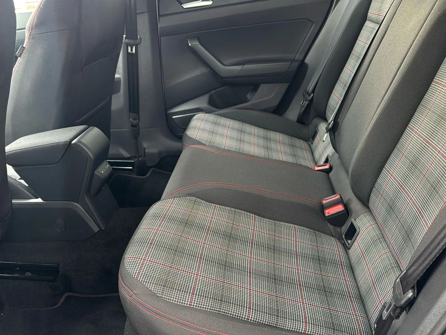 Volkswagen-Polo-image-6