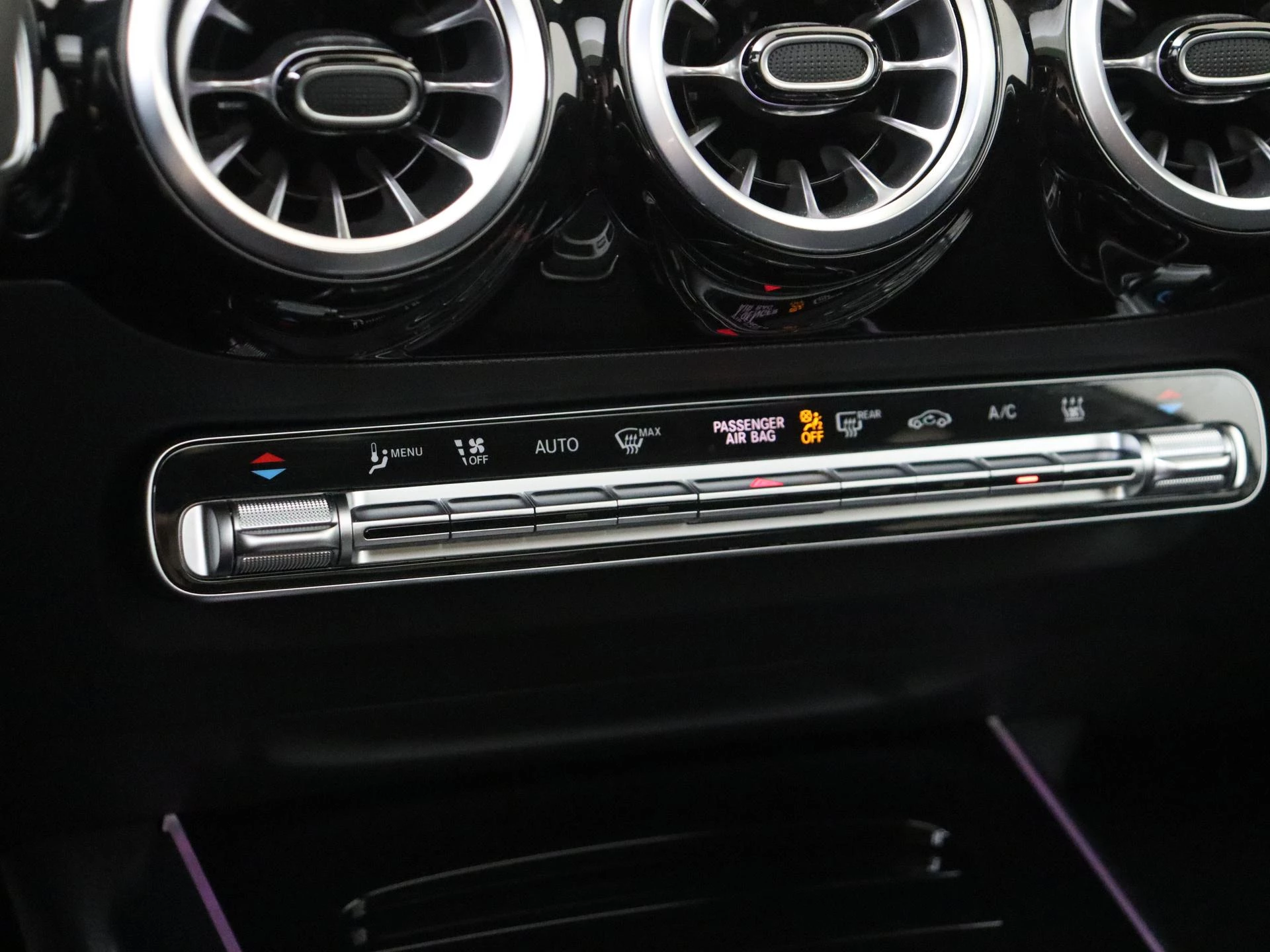 Mercedes-Benz-EQA-image-22