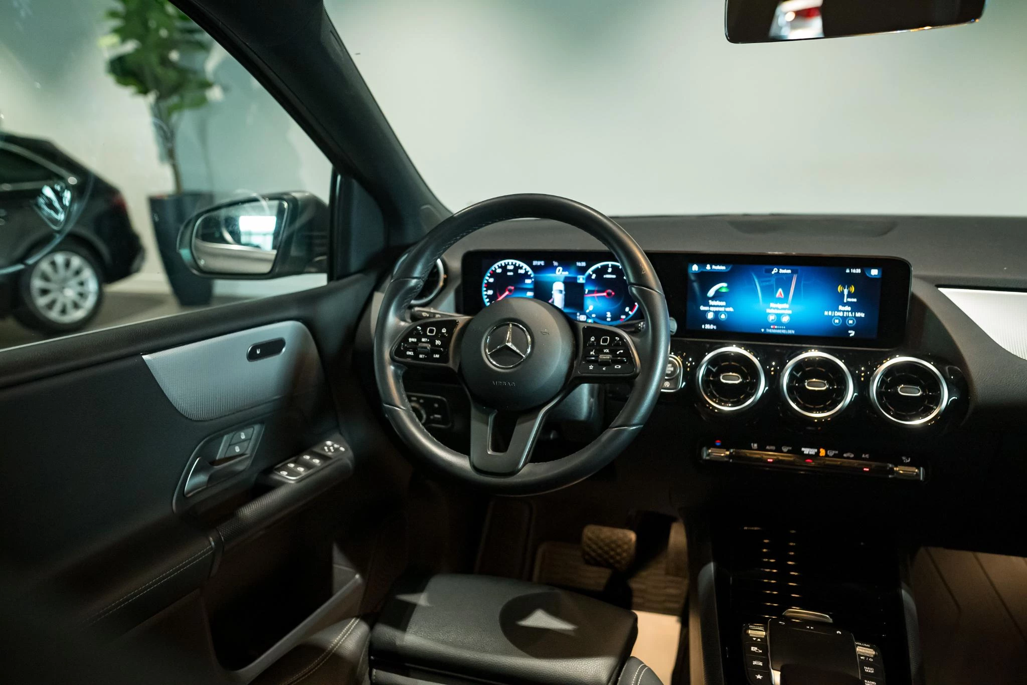 Mercedes-Benz-B-Klasse-image-16