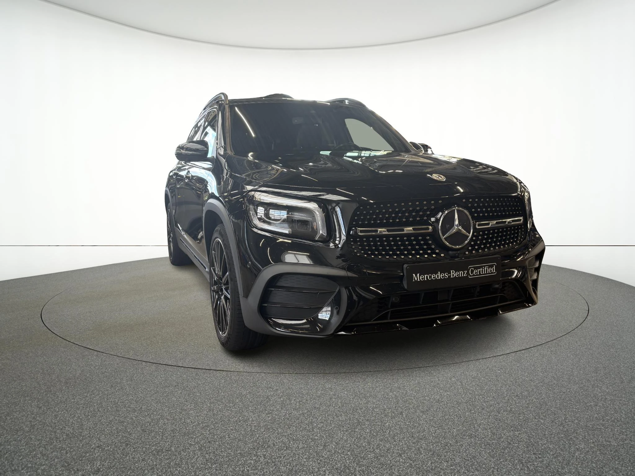 Mercedes-Benz-GLB-image-1