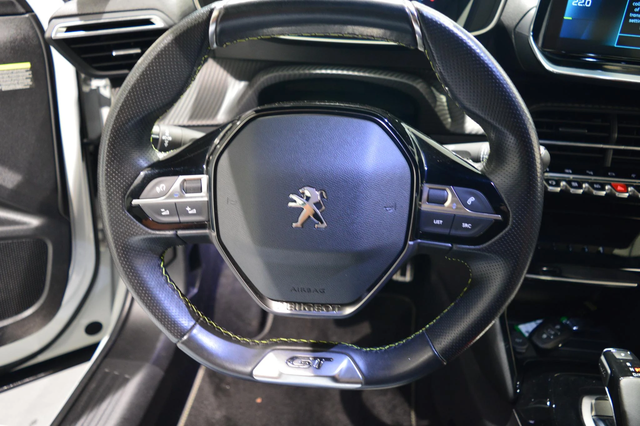 Peugeot-e-2008-image-12