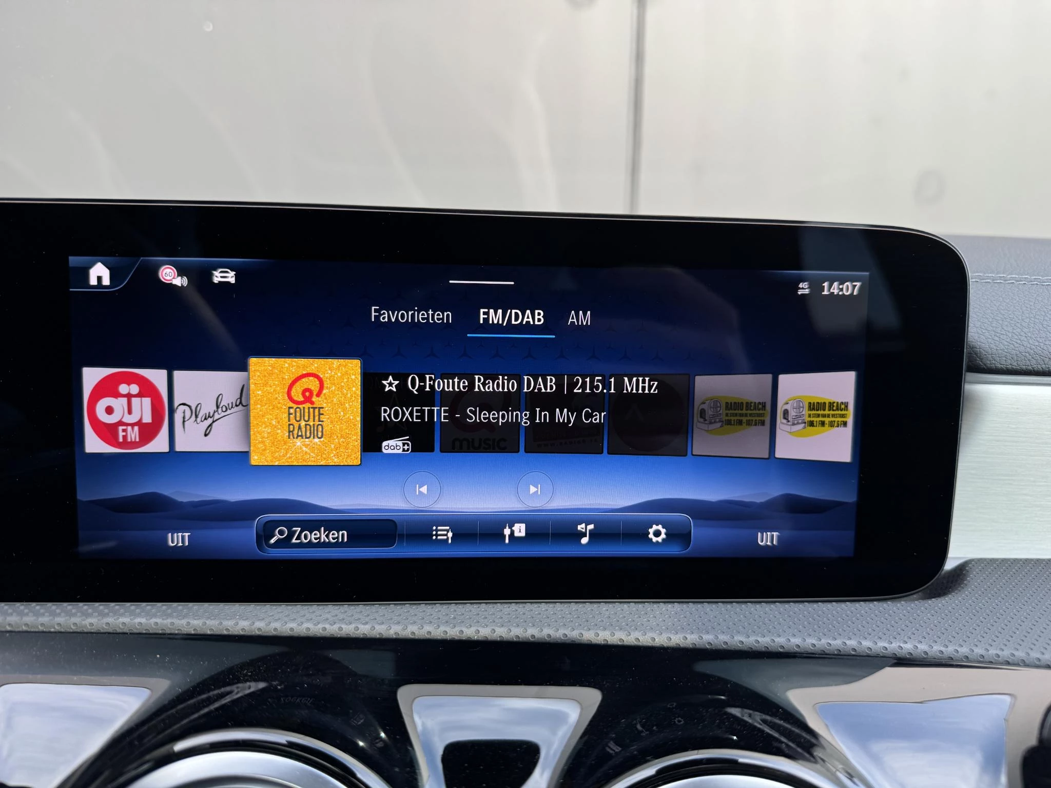 Mercedes-Benz-CLA-image-22