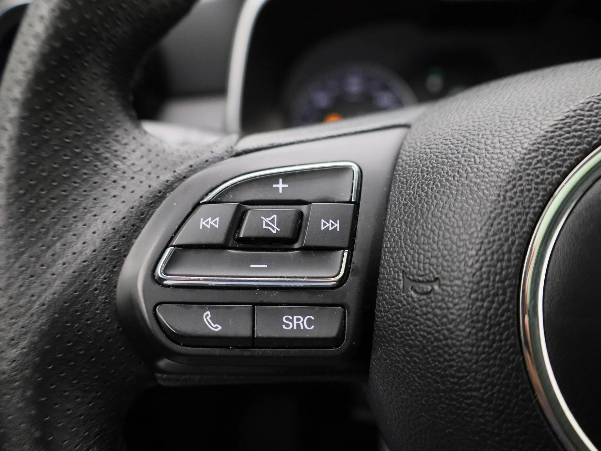 MG-ZS EV-image-18