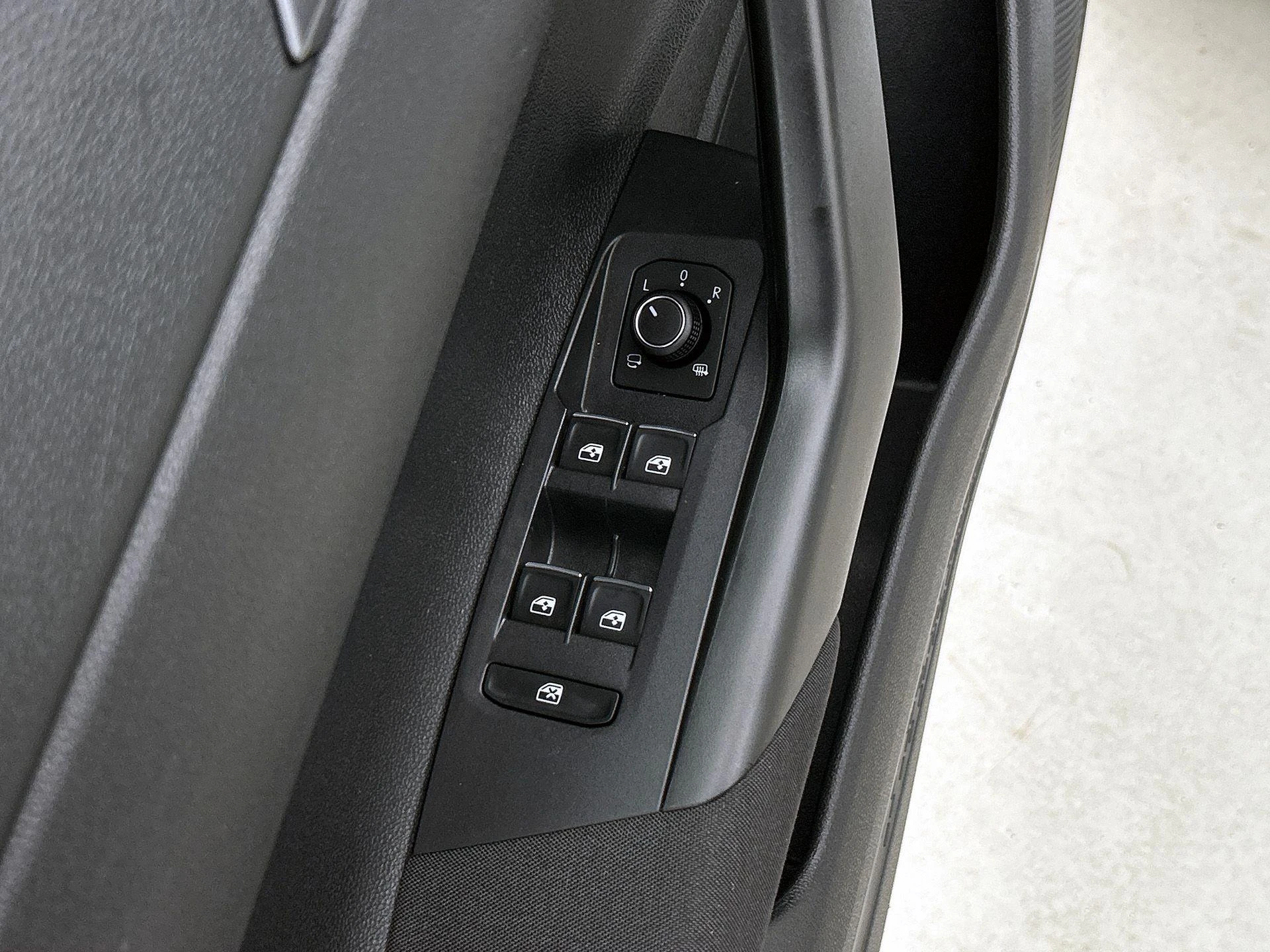 Volkswagen-Polo-image-28