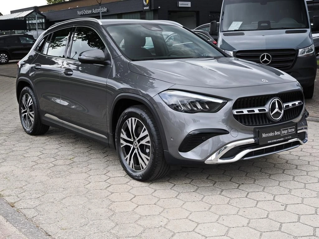 Mercedes-Benz-GLA 200 d-image-4