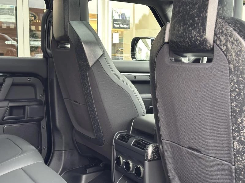 Land Rover Defender 110 P635 OCTA Black Edition AWD Auto. 26MY