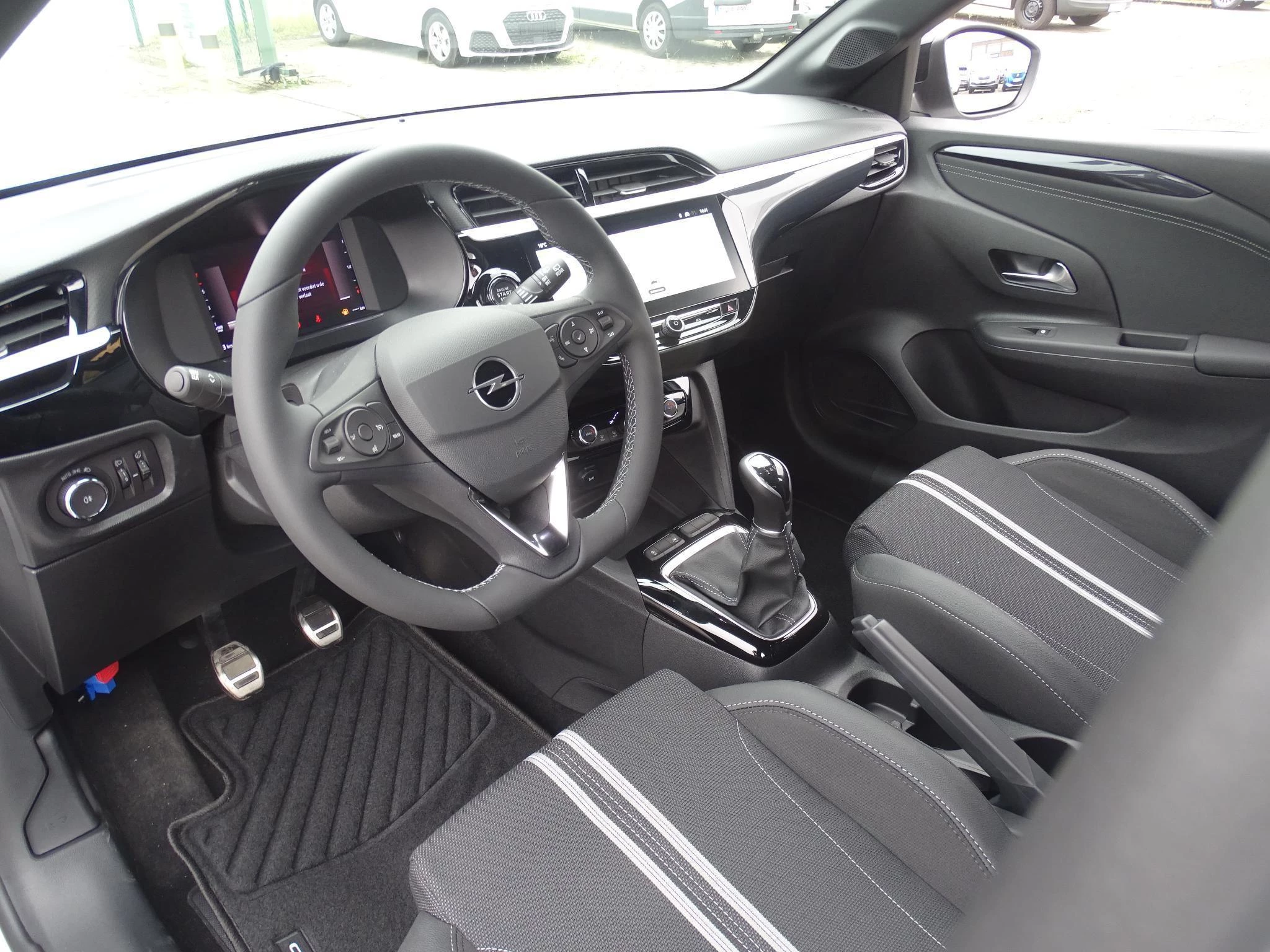 Opel Corsa 1.2 GS+gps+camera+park pilot