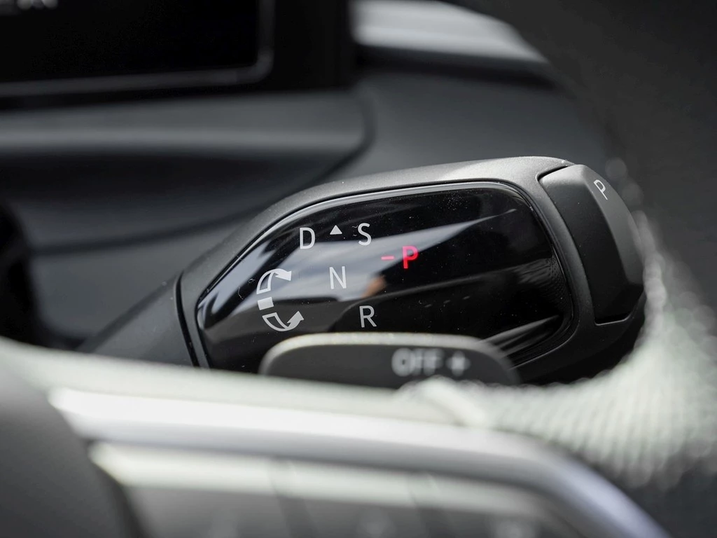 Volkswagen T-Roc R-Line 1.5 l eTSI OPF 110 kW (150 PS)