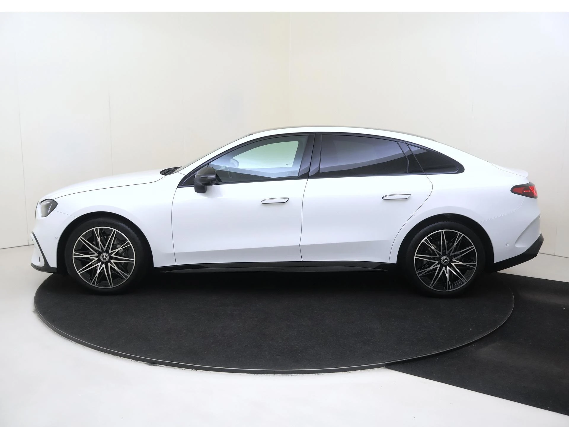 Mercedes-Benz-C-Klasse-image-6