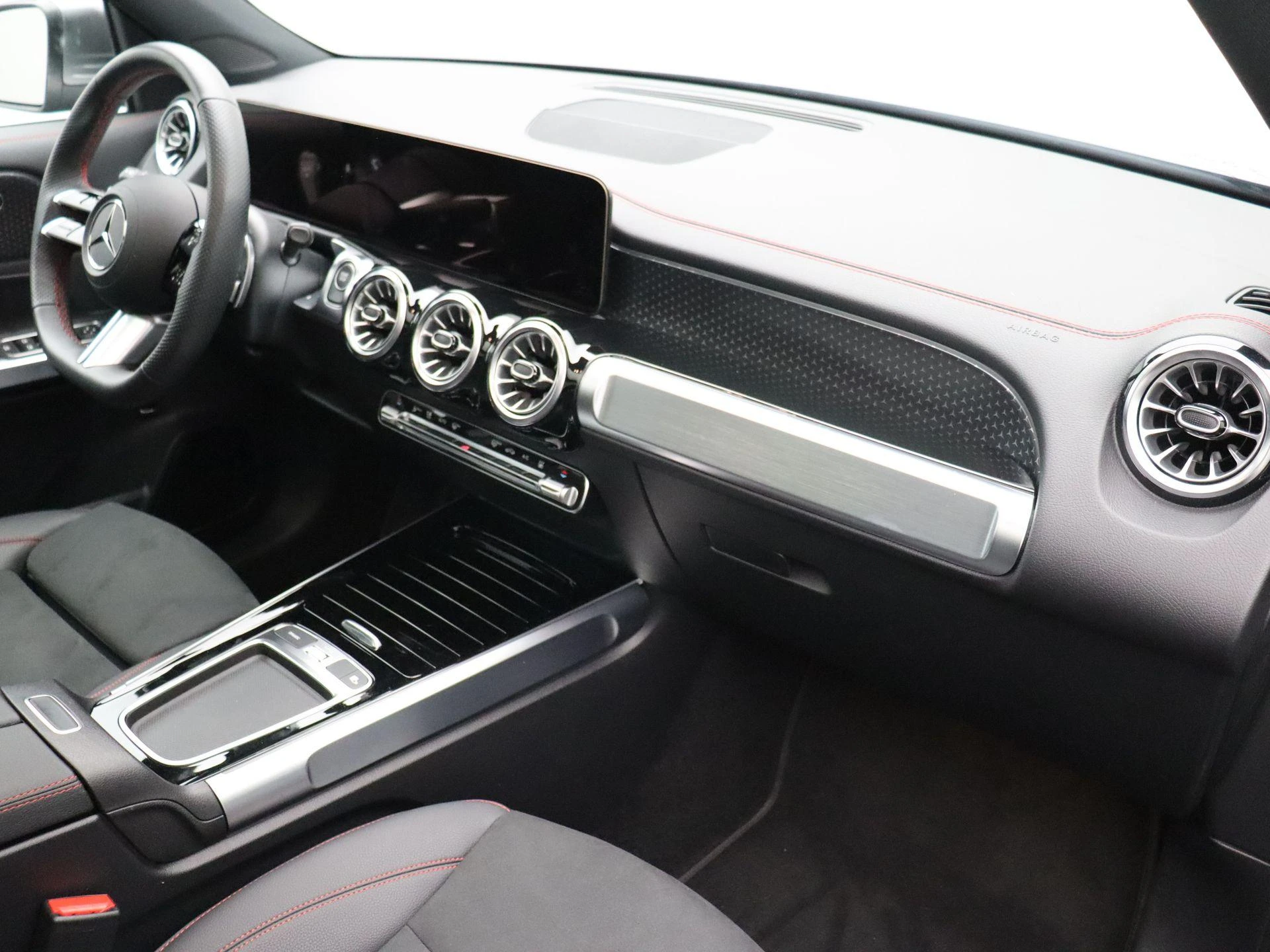 Mercedes-Benz EQB 250+ AMG Line + PANORAMISCH DAK + CARPLAY + ADVANCED SOUND +
