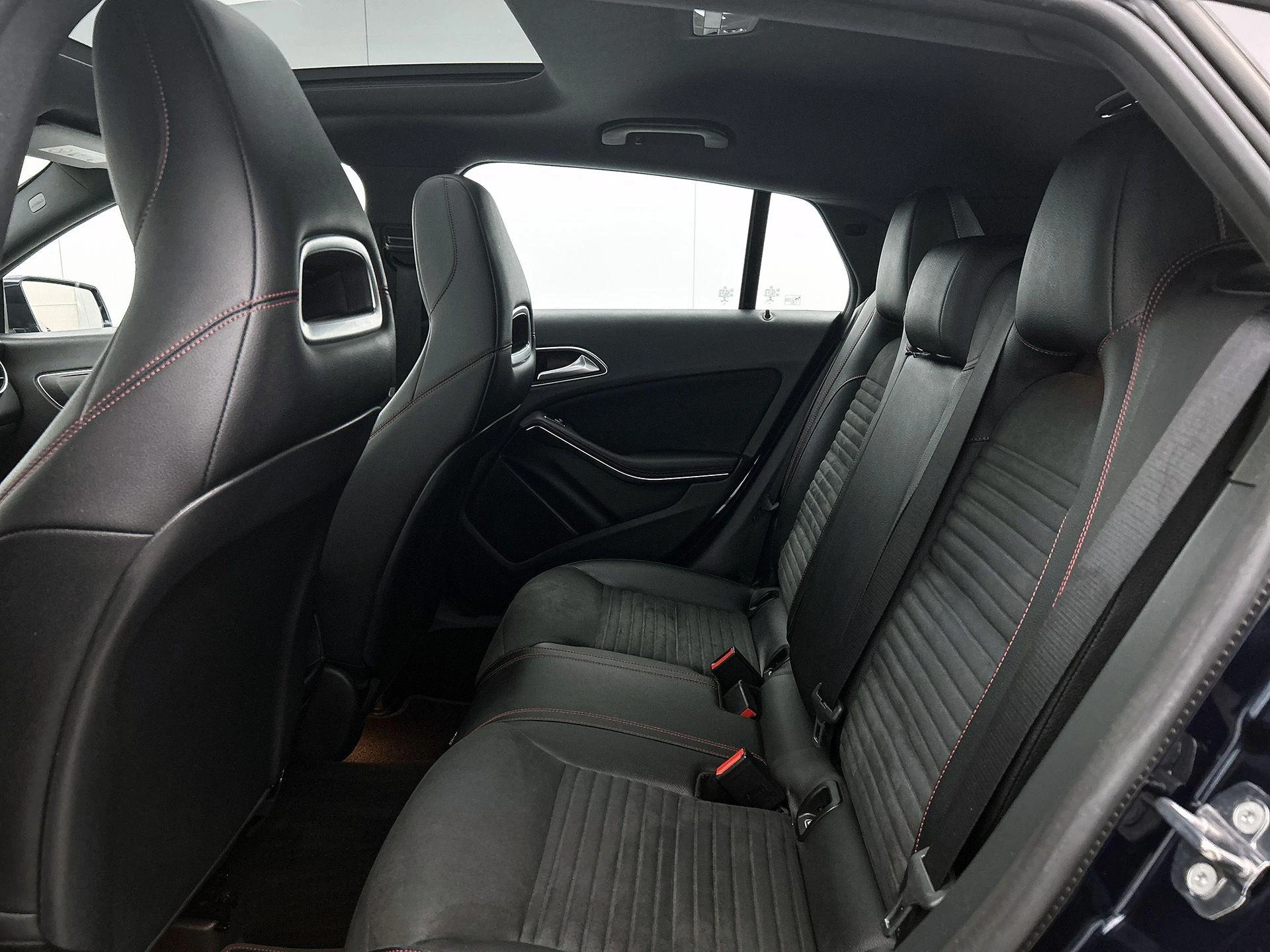 Mercedes-Benz-CLA-image-26