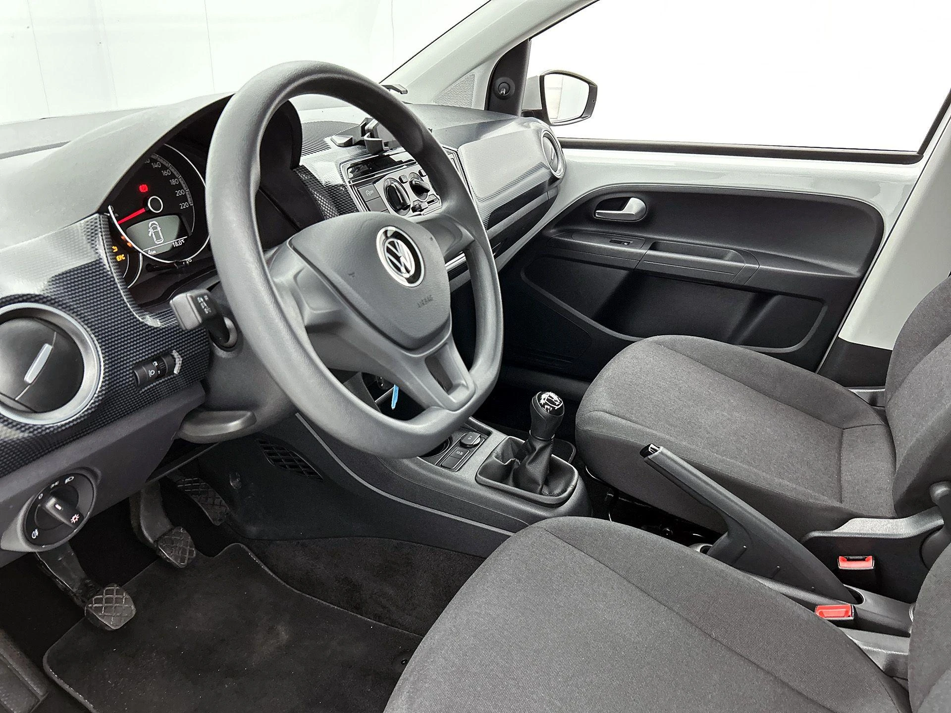 Volkswagen-up!-image-12