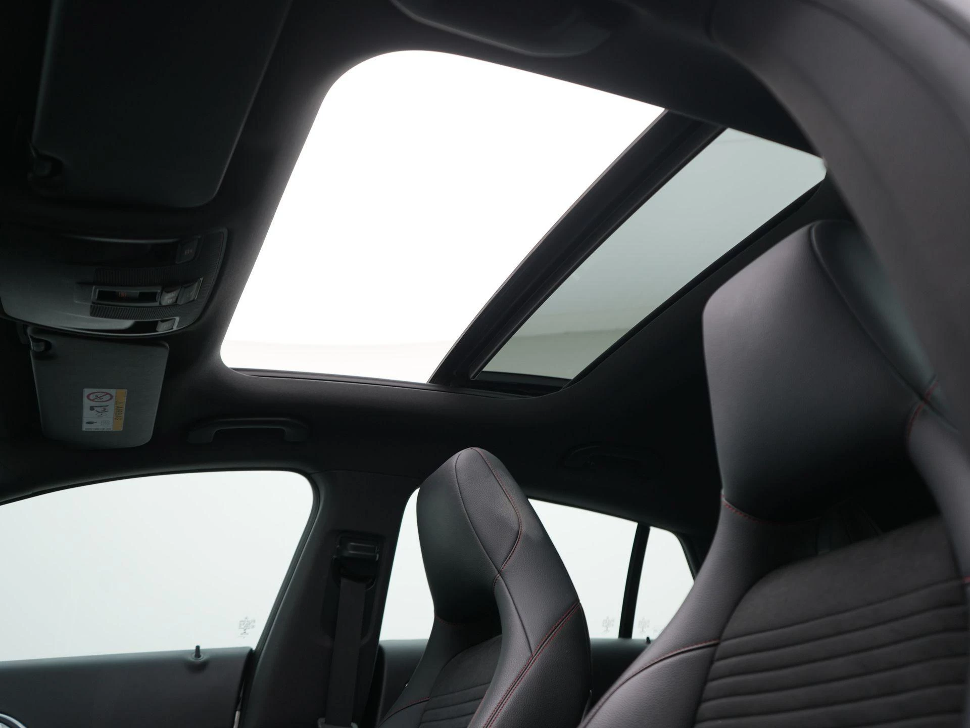 Mercedes-Benz-CLA-image-31