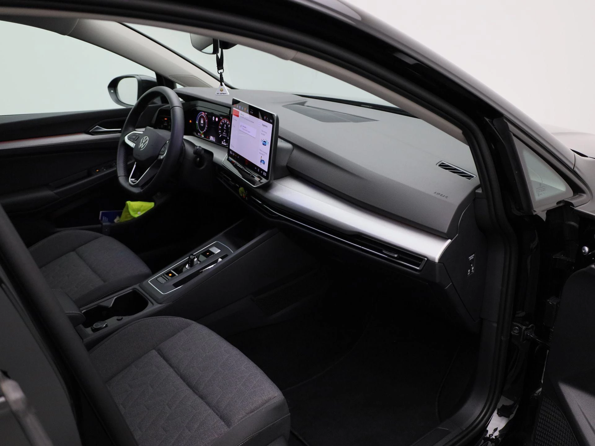 Volkswagen-Golf-image-26