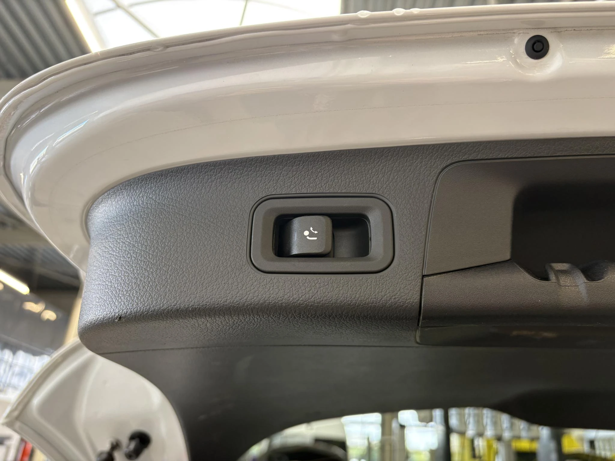 Mercedes-Benz-EQA-image-15