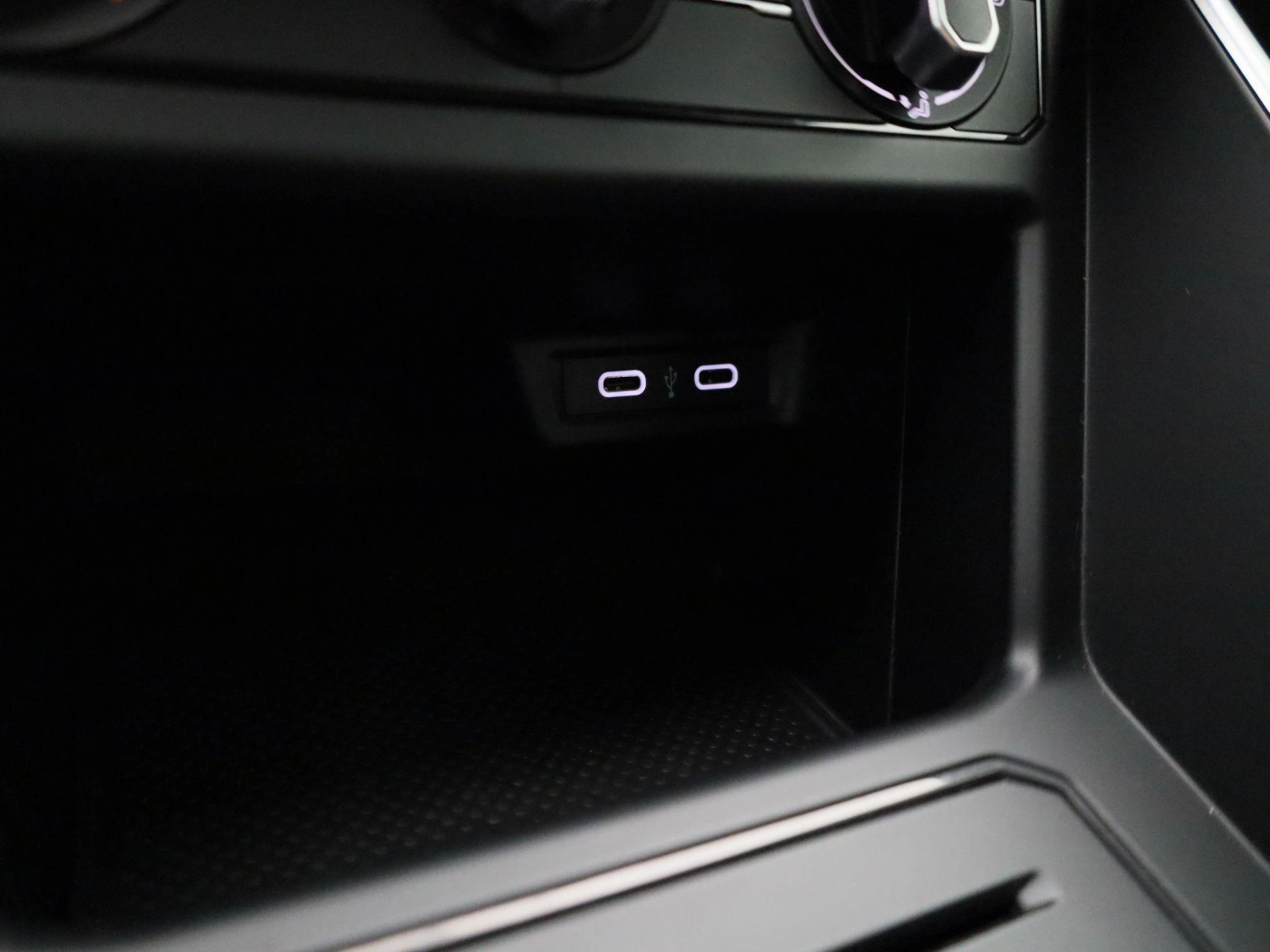 Volkswagen-Polo-image-23