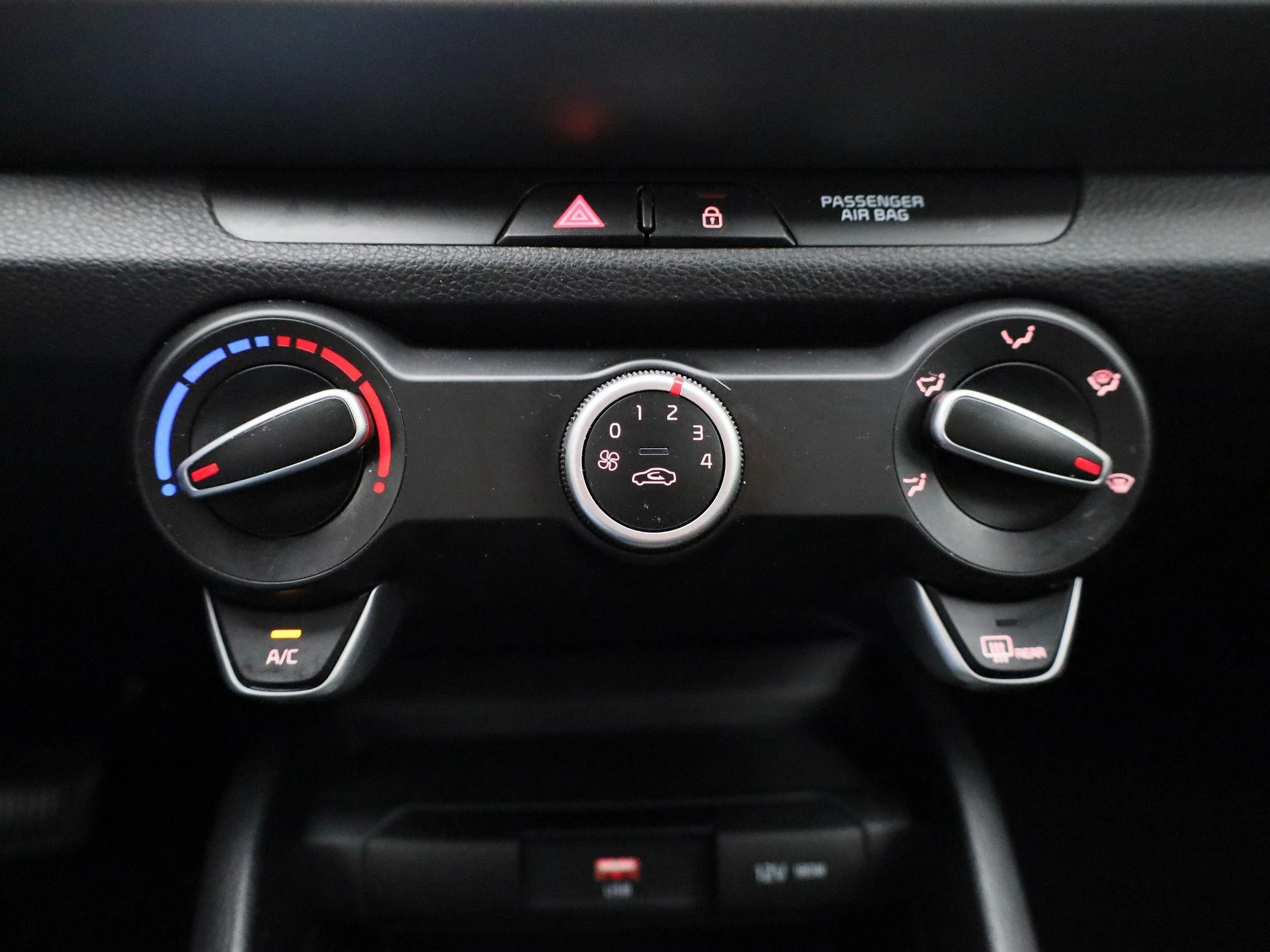 Kia-Stonic-image-18