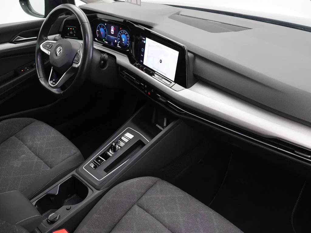 Volkswagen-Golf-image-2