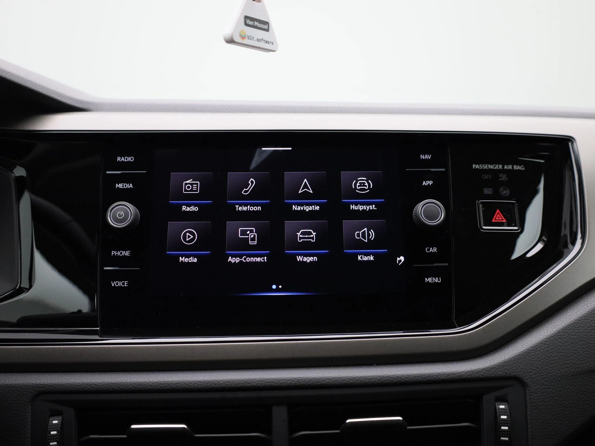 Volkswagen-Polo-image-23
