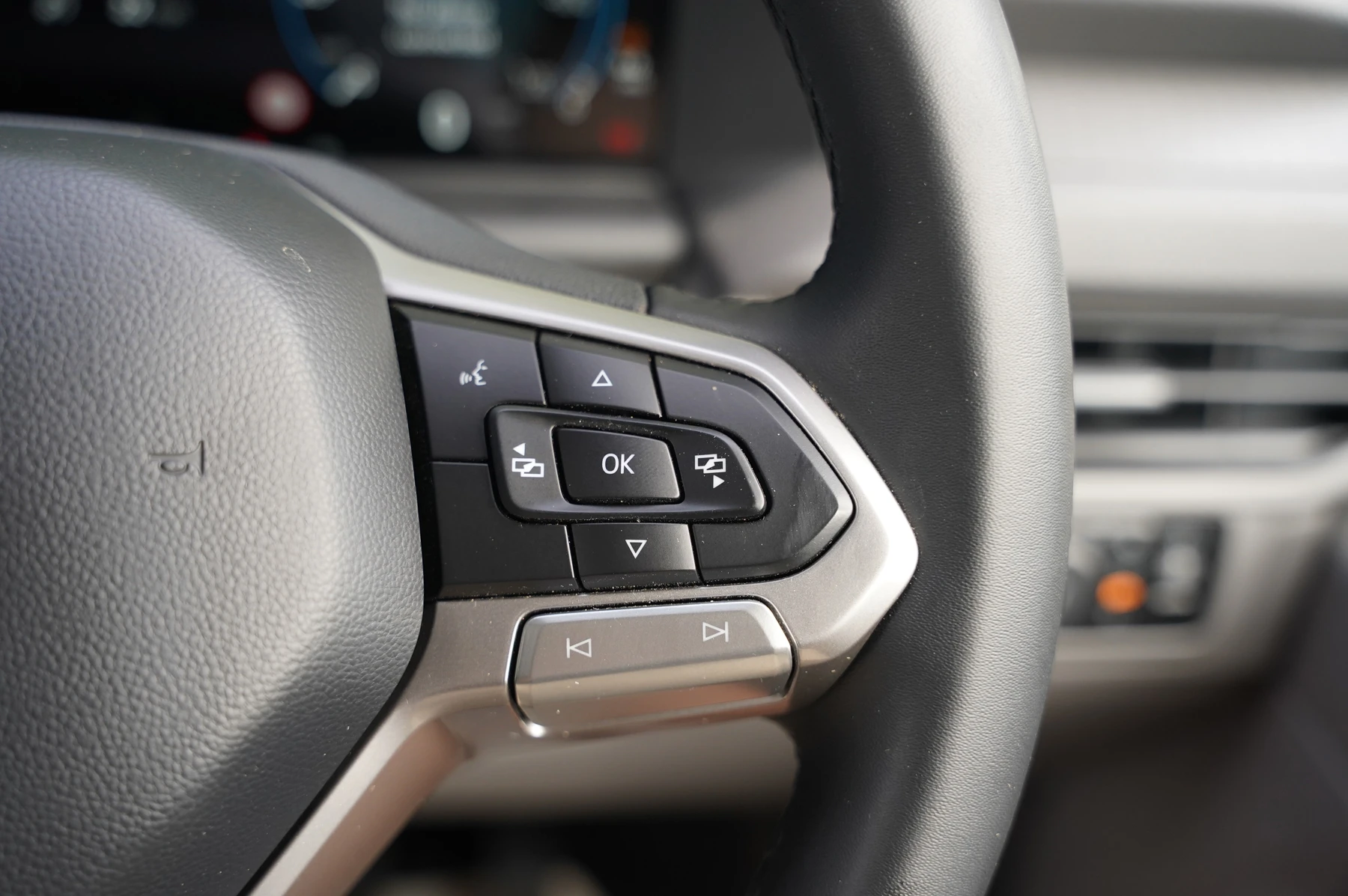 Volkswagen-Transporter-image-16