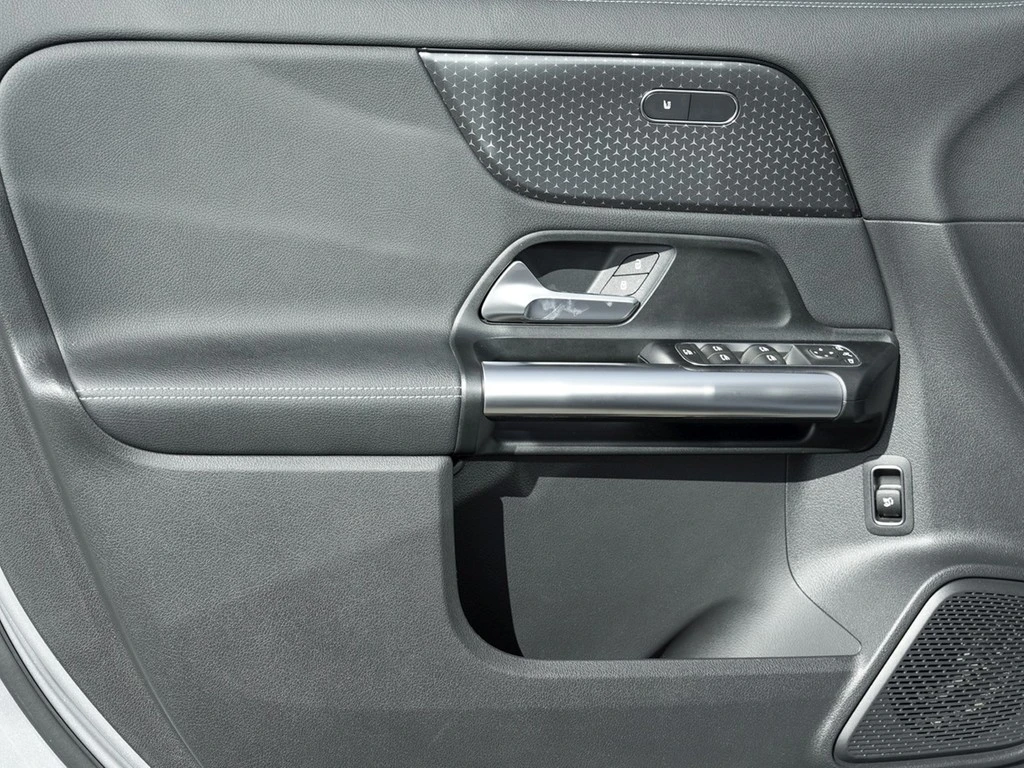 Mercedes-Benz-GLA-image-17