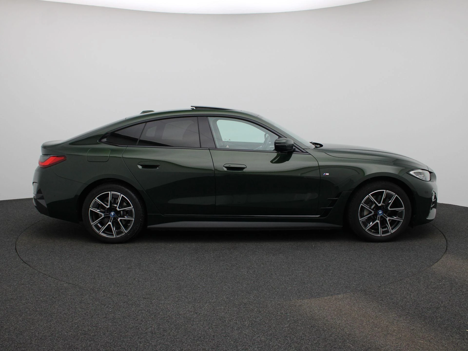 BMW-i4-image-5