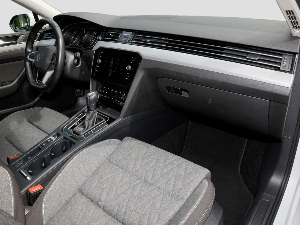 Volkswagen-Passat-image-7
