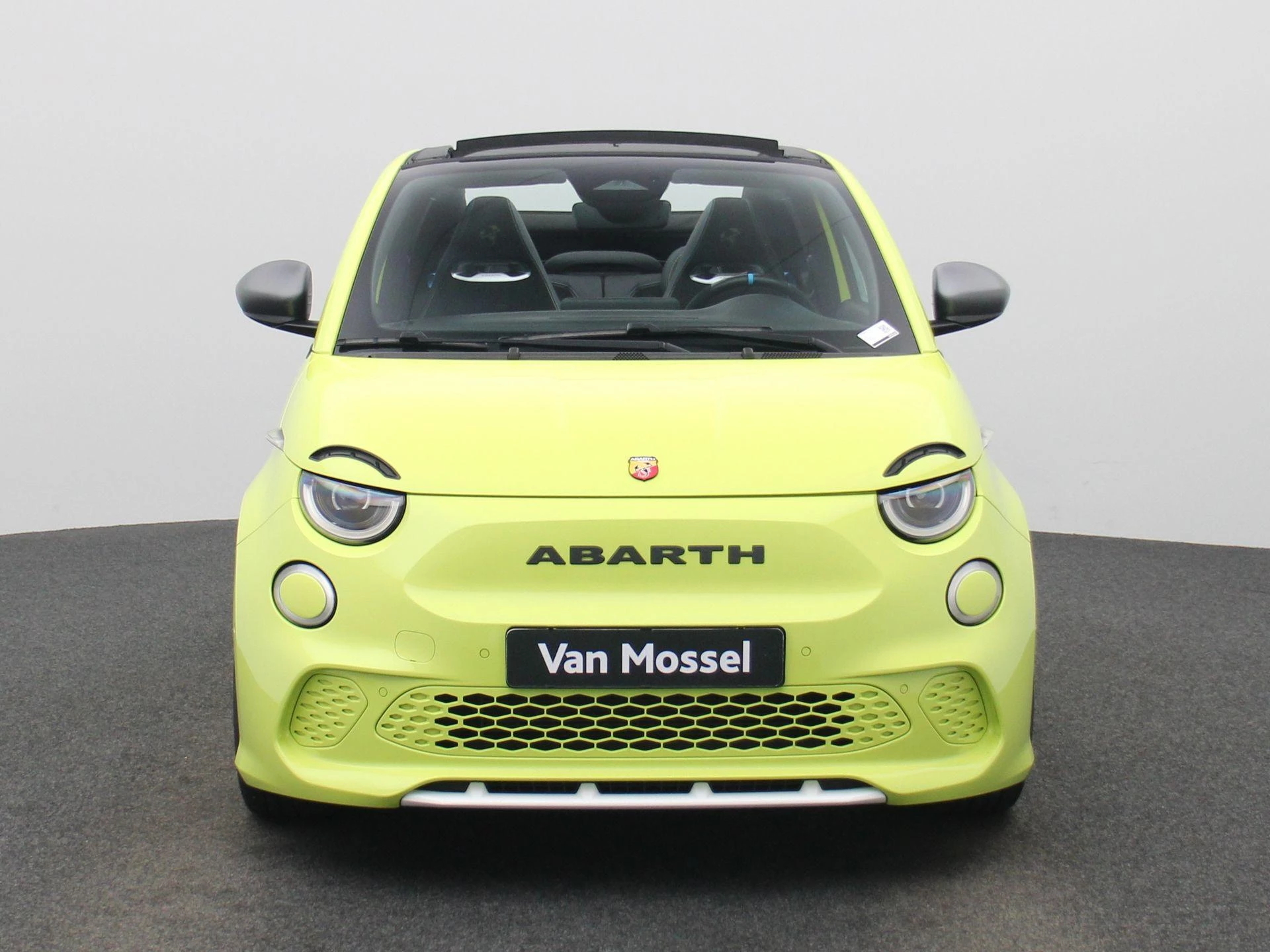 Abarth-500C-image-23