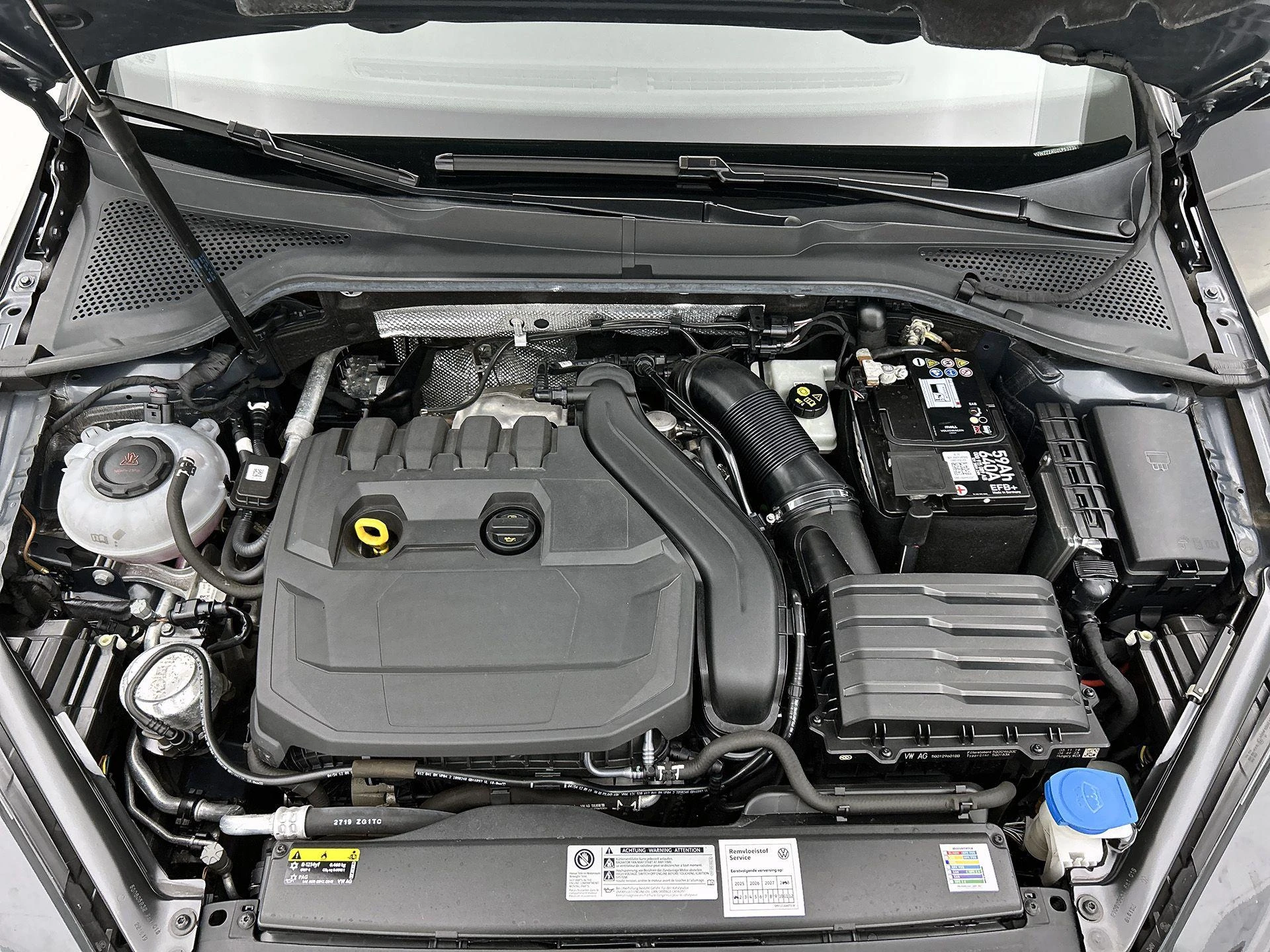 Volkswagen-Golf-image-25