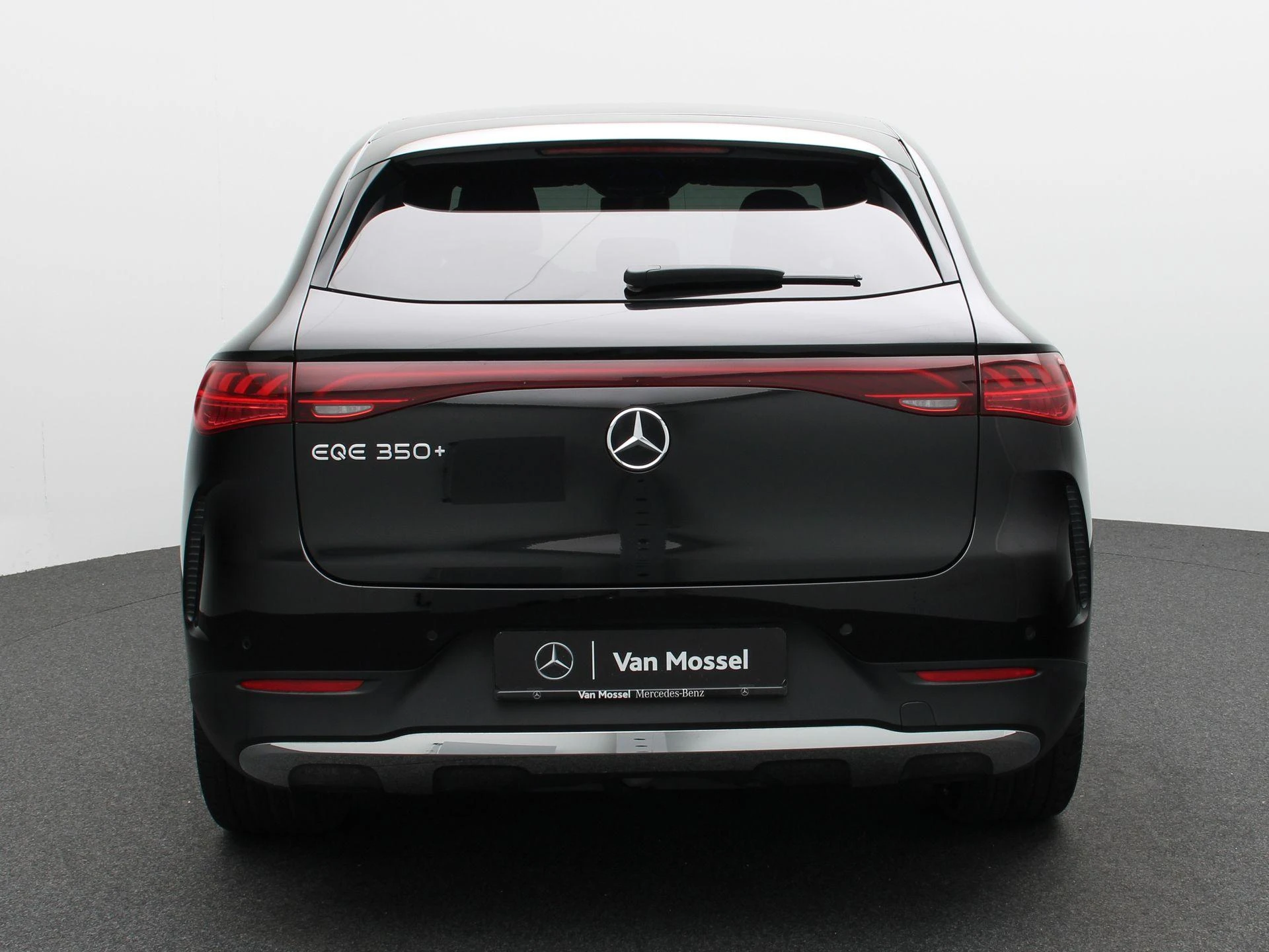 Mercedes-Benz-EQE-image-4