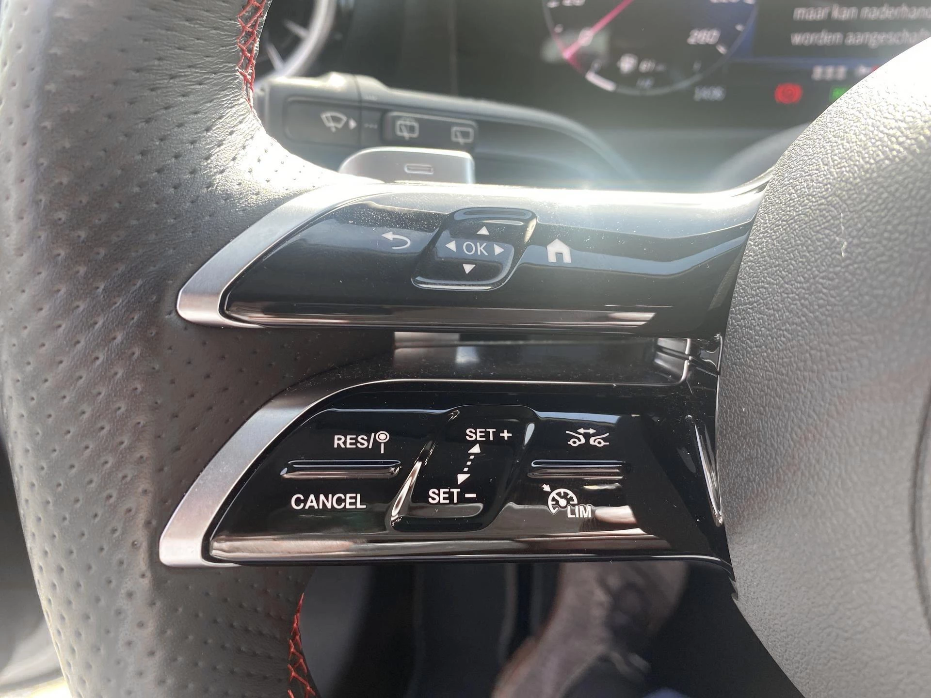 Mercedes-Benz-CLA-image-16