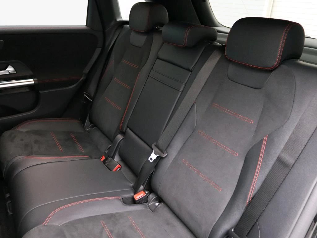 Mercedes-Benz B-Klasse 180 AMG Line + PANORAMISCH DAK + MULTIBEAM LED +