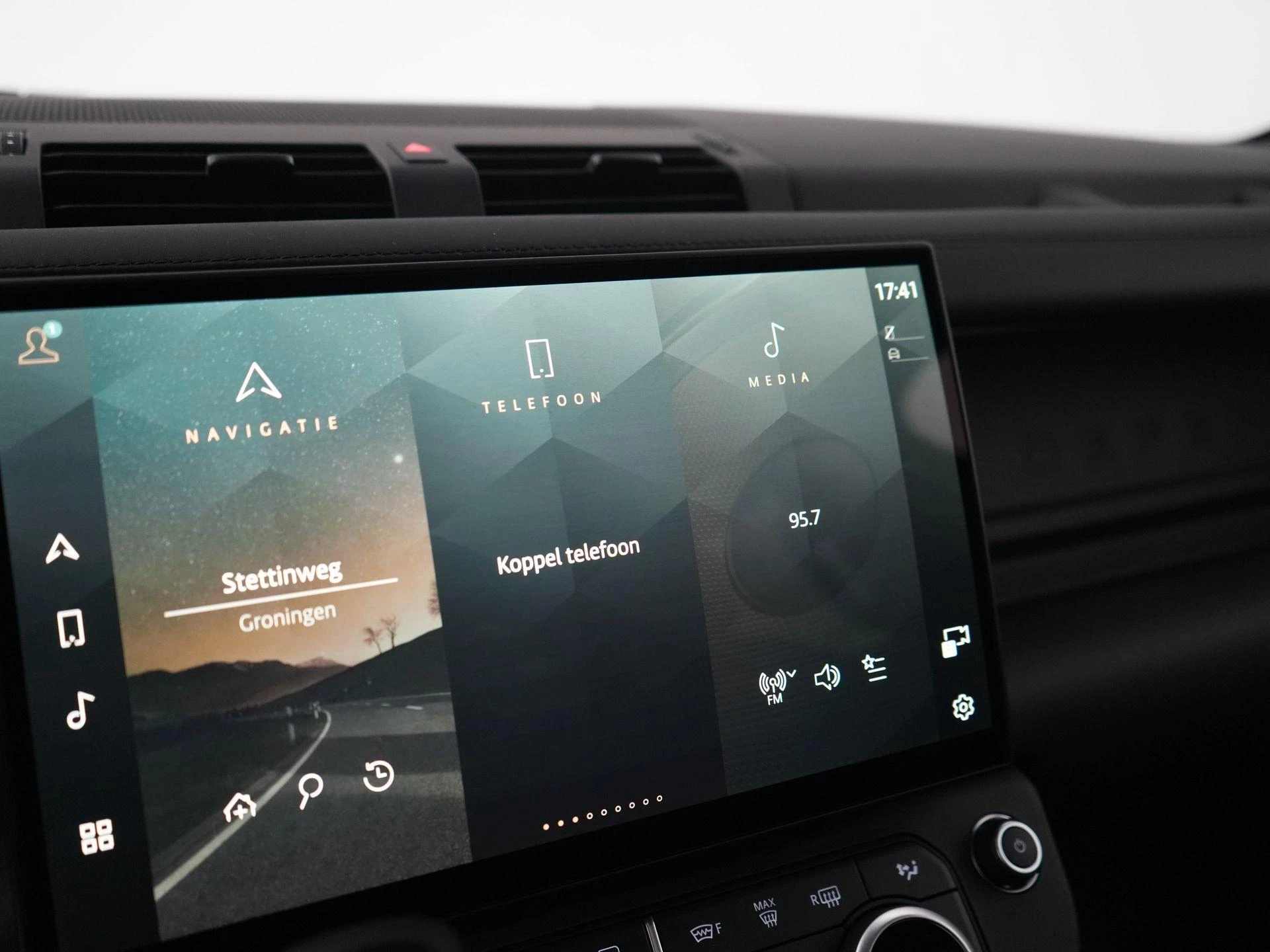 Land Rover-Defender-image-18