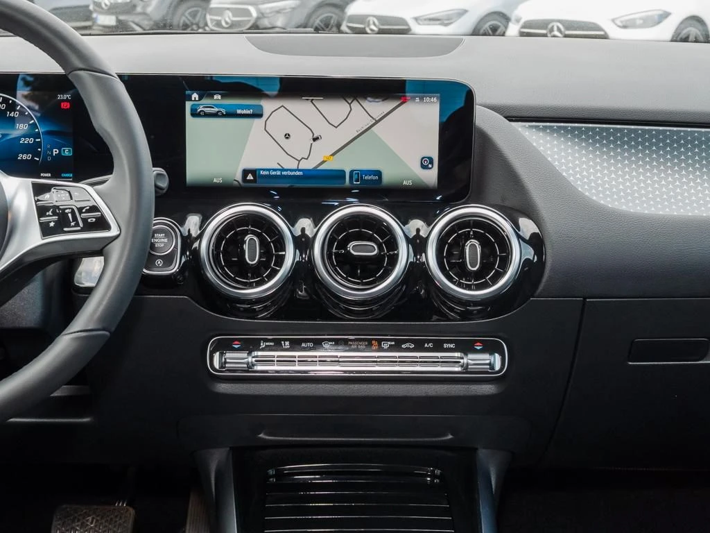 Mercedes-Benz-GLA 200-image-9