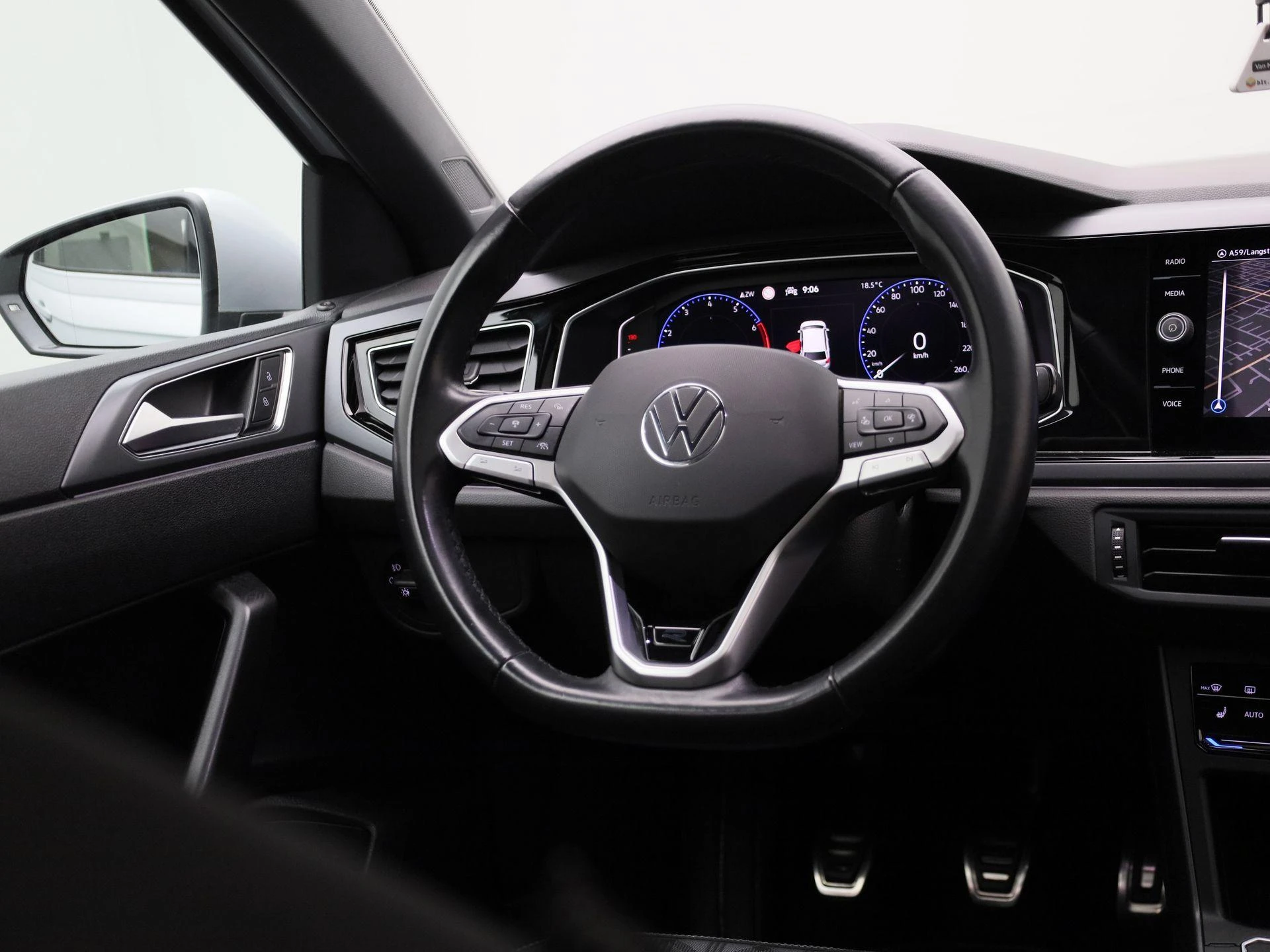 Volkswagen-Polo-image-8