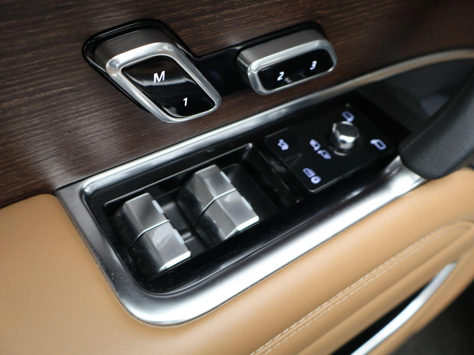 Land Rover-Range Rover-image-29