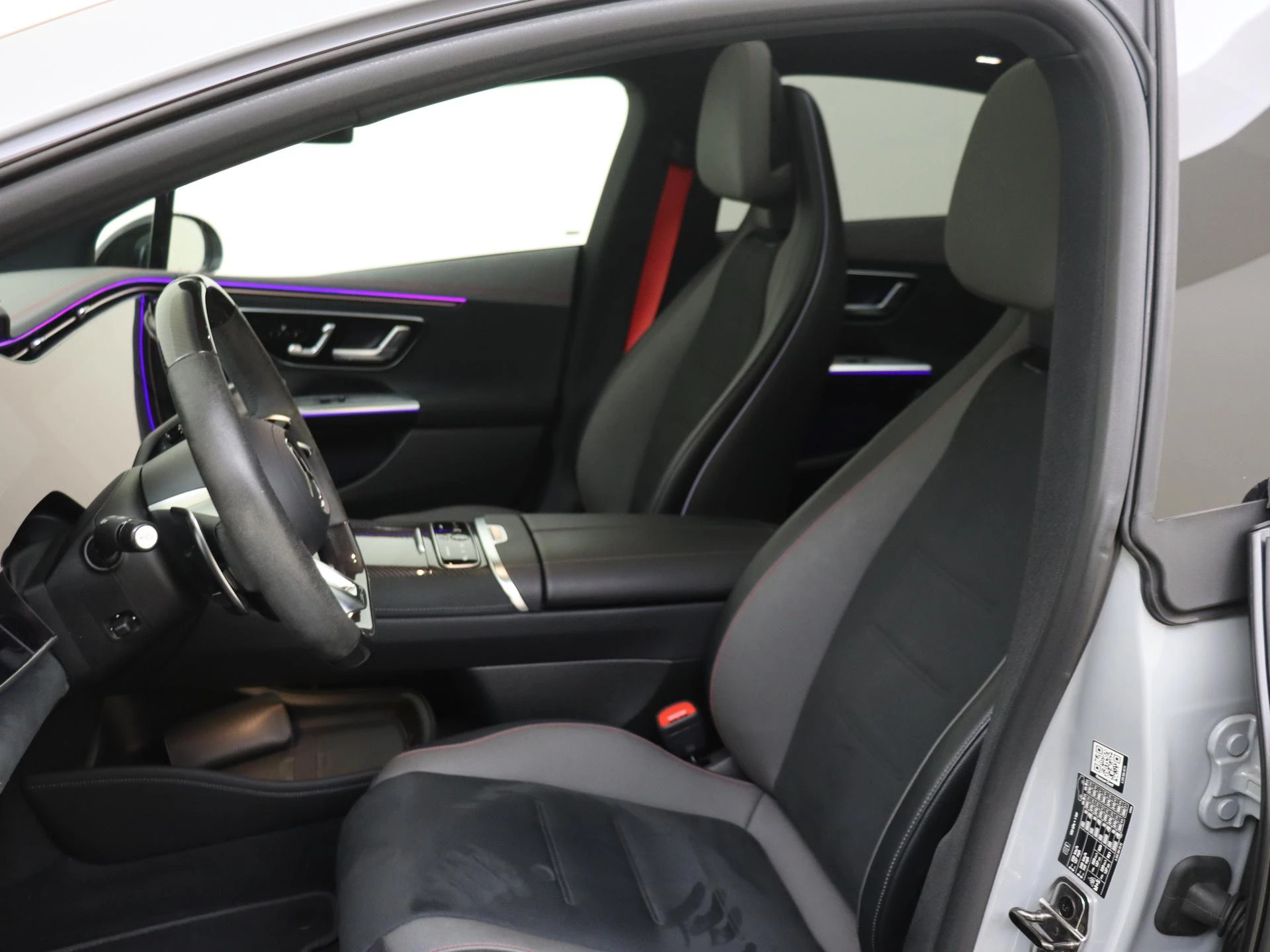Mercedes-Benz-EQE-image-14