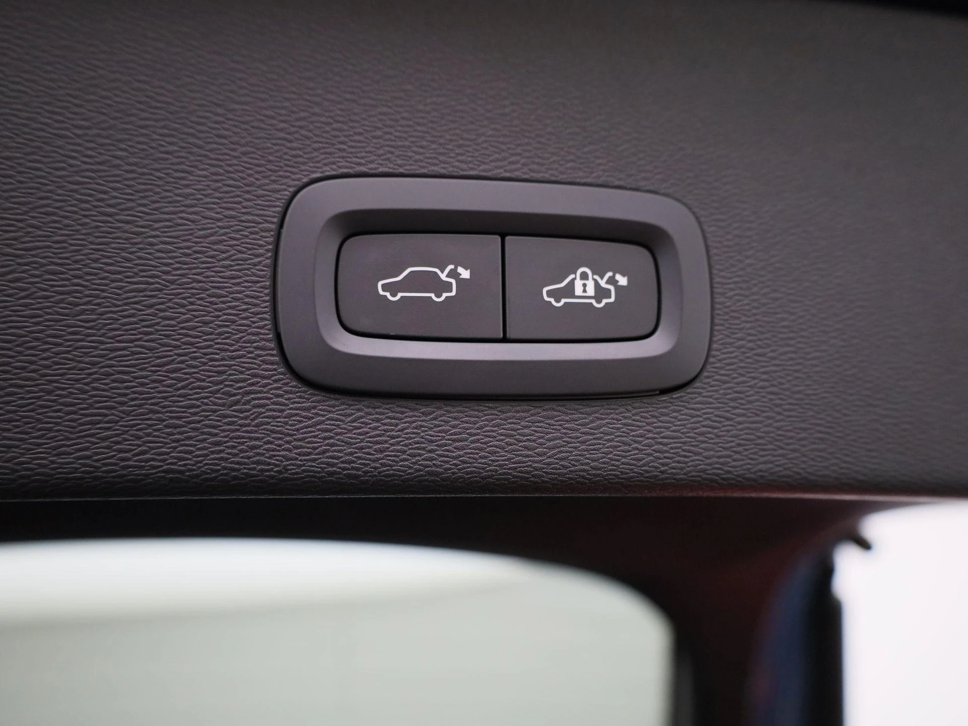 Volvo-C40-image-11