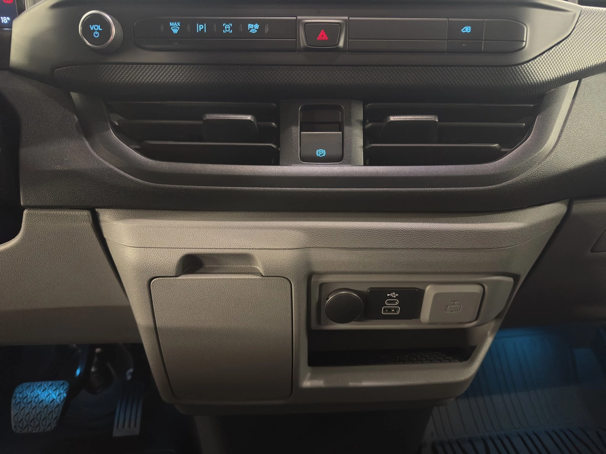 Ford-Transit Custom-image-13