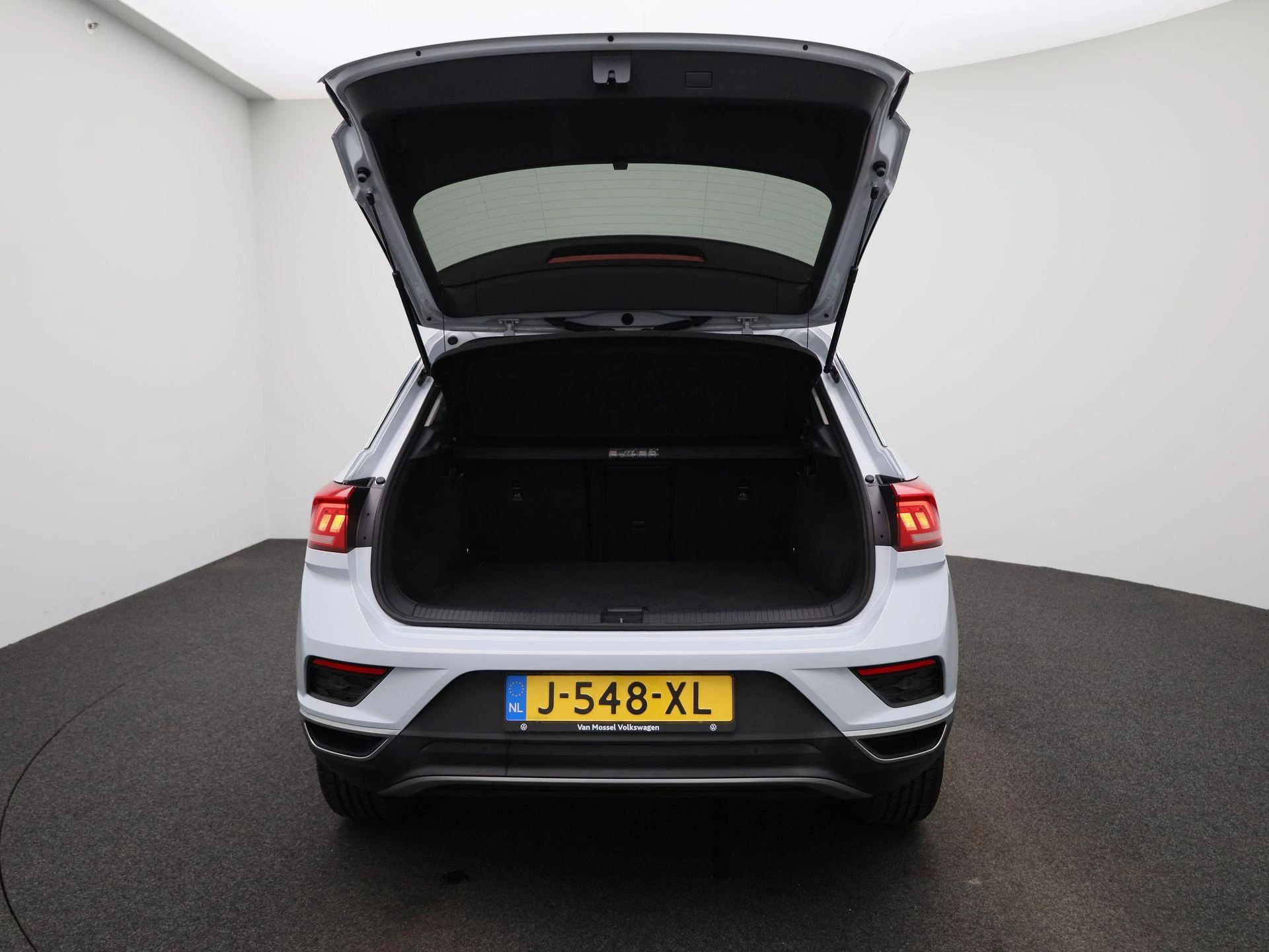 Volkswagen-T-Roc-image-10
